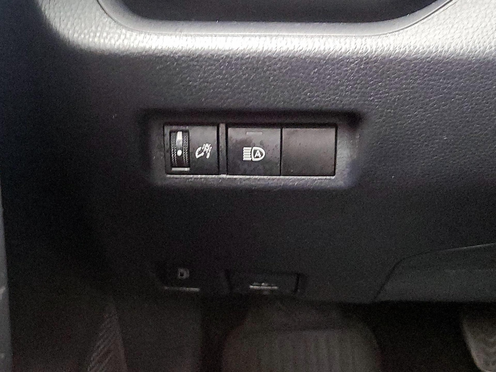 2024 Toyota RAV4 LE - Photo 14