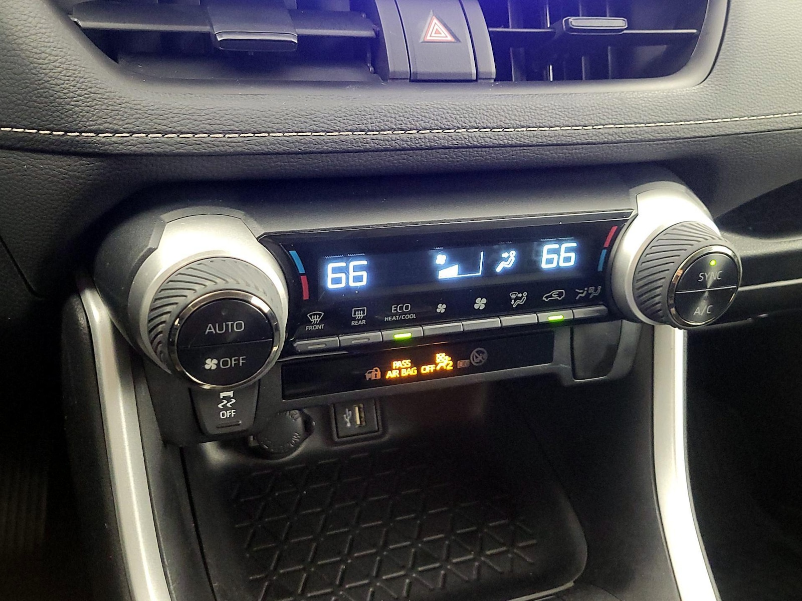 2024 Toyota RAV4 LE - Photo 17
