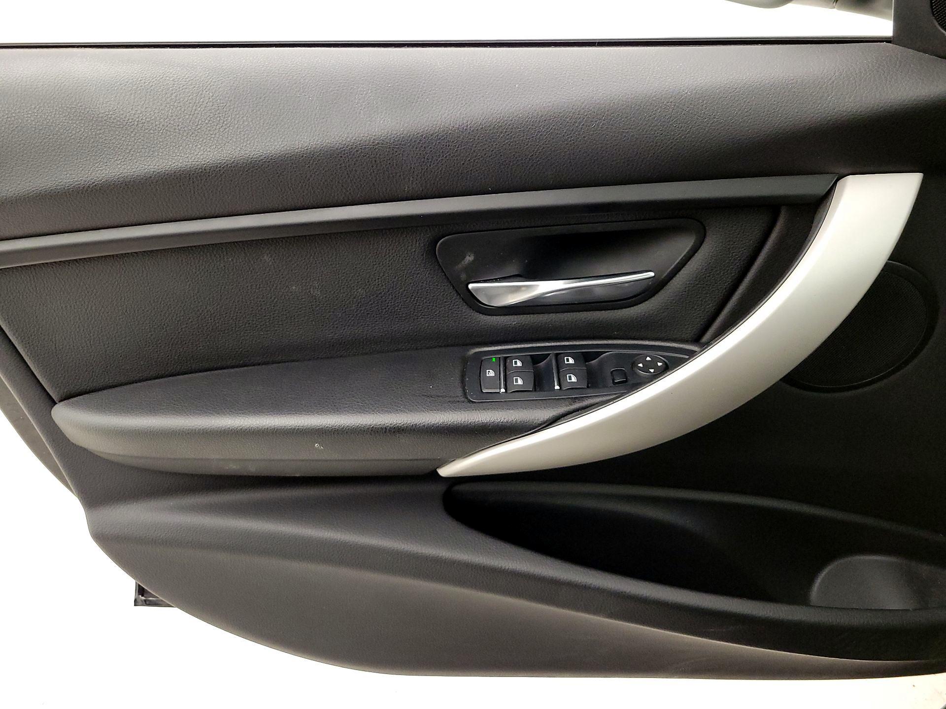 Thumbnail: 2017 BMW 3 Series - 12