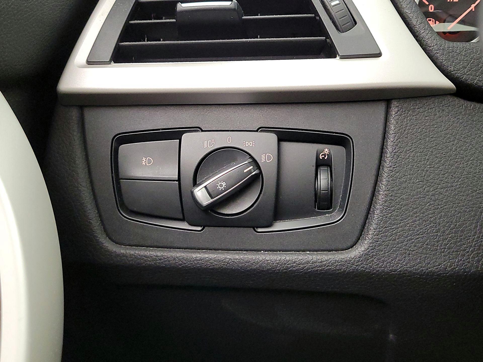 Thumbnail: 2017 BMW 3 Series - 13