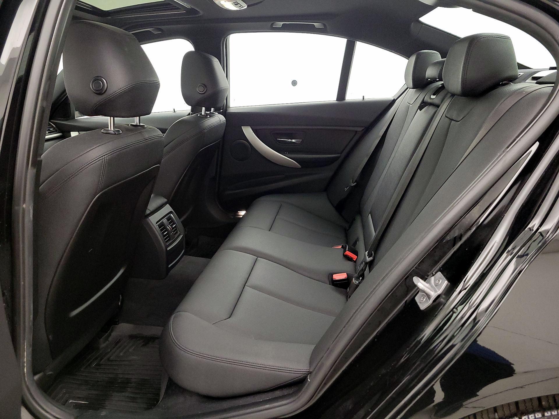 Thumbnail: 2017 BMW 3 Series - 20