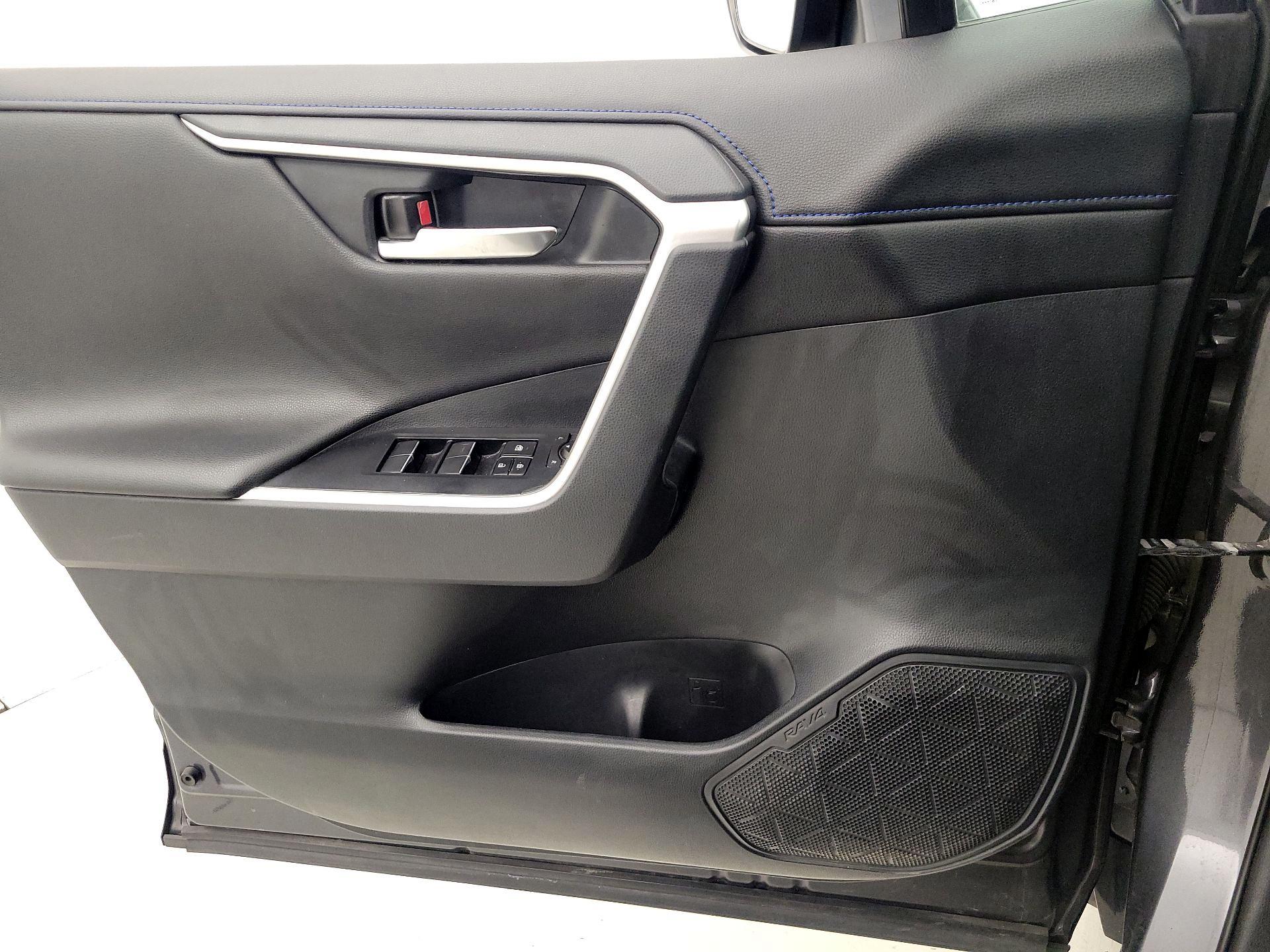 Thumbnail: 2019 Toyota RAV4 - 12