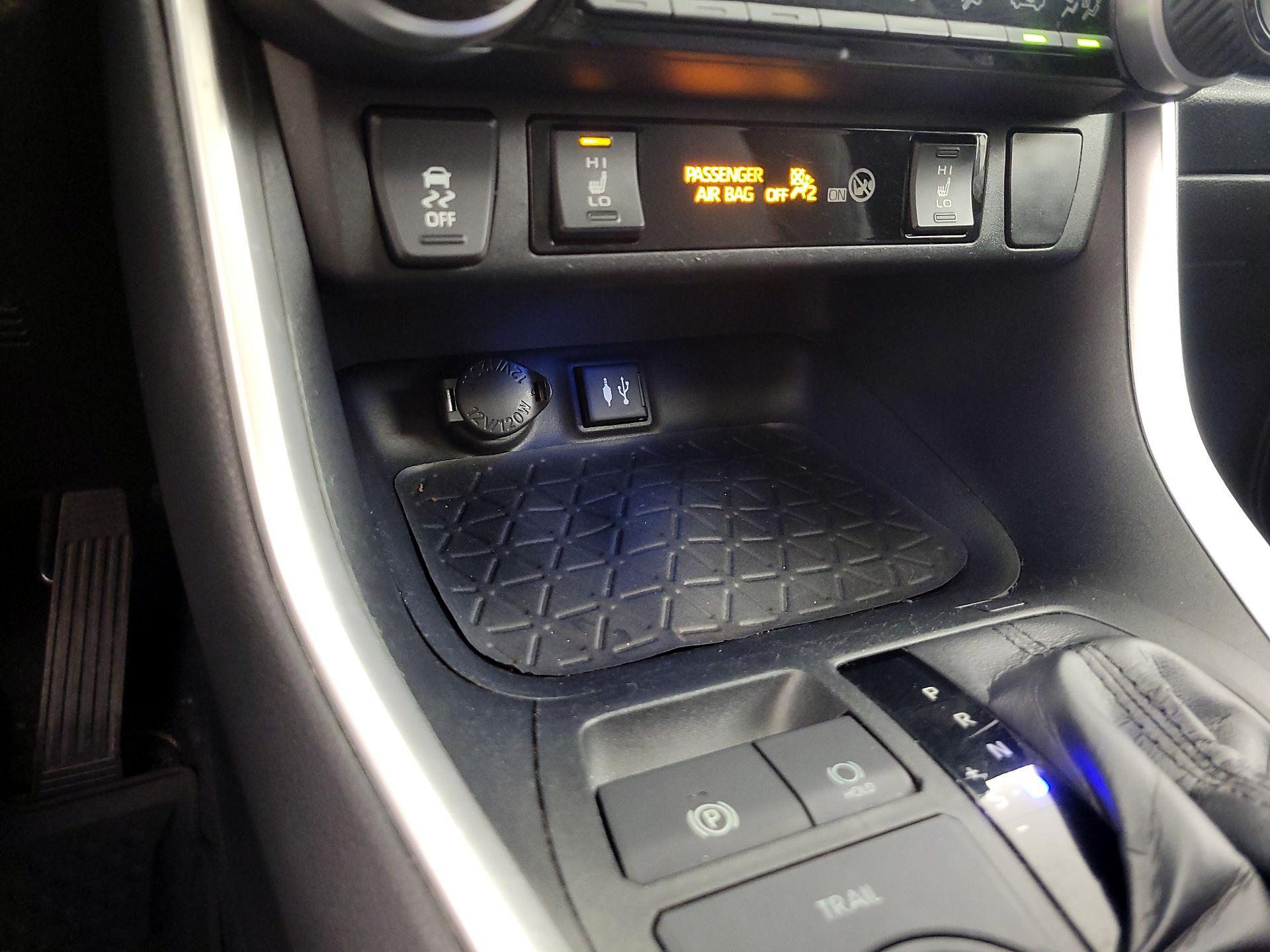 Thumbnail: 2019 Toyota RAV4 - 19