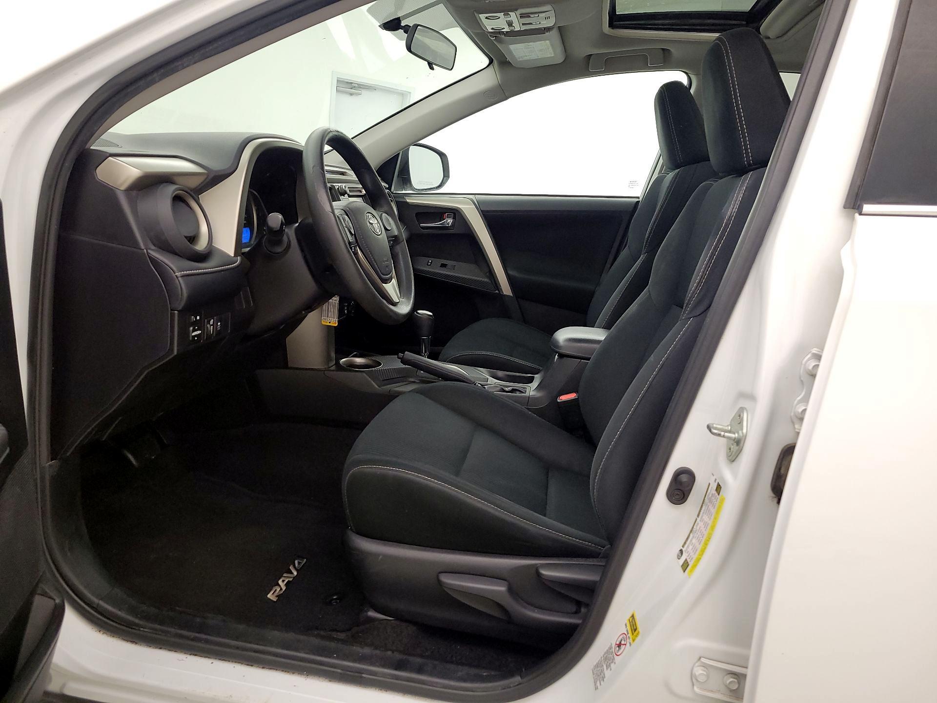 Thumbnail: 2015 Toyota RAV4 - 11