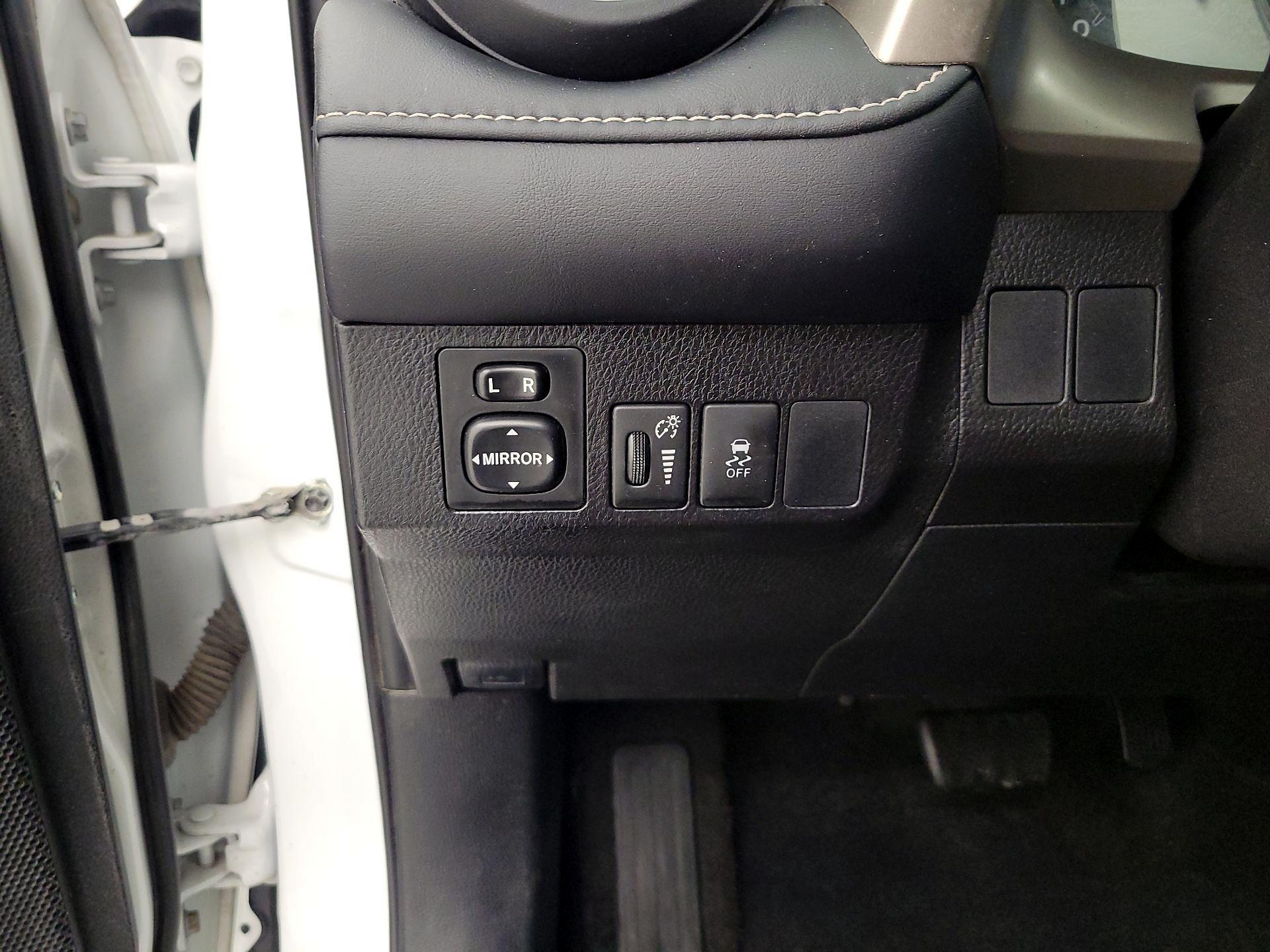 Thumbnail: 2015 Toyota RAV4 - 13