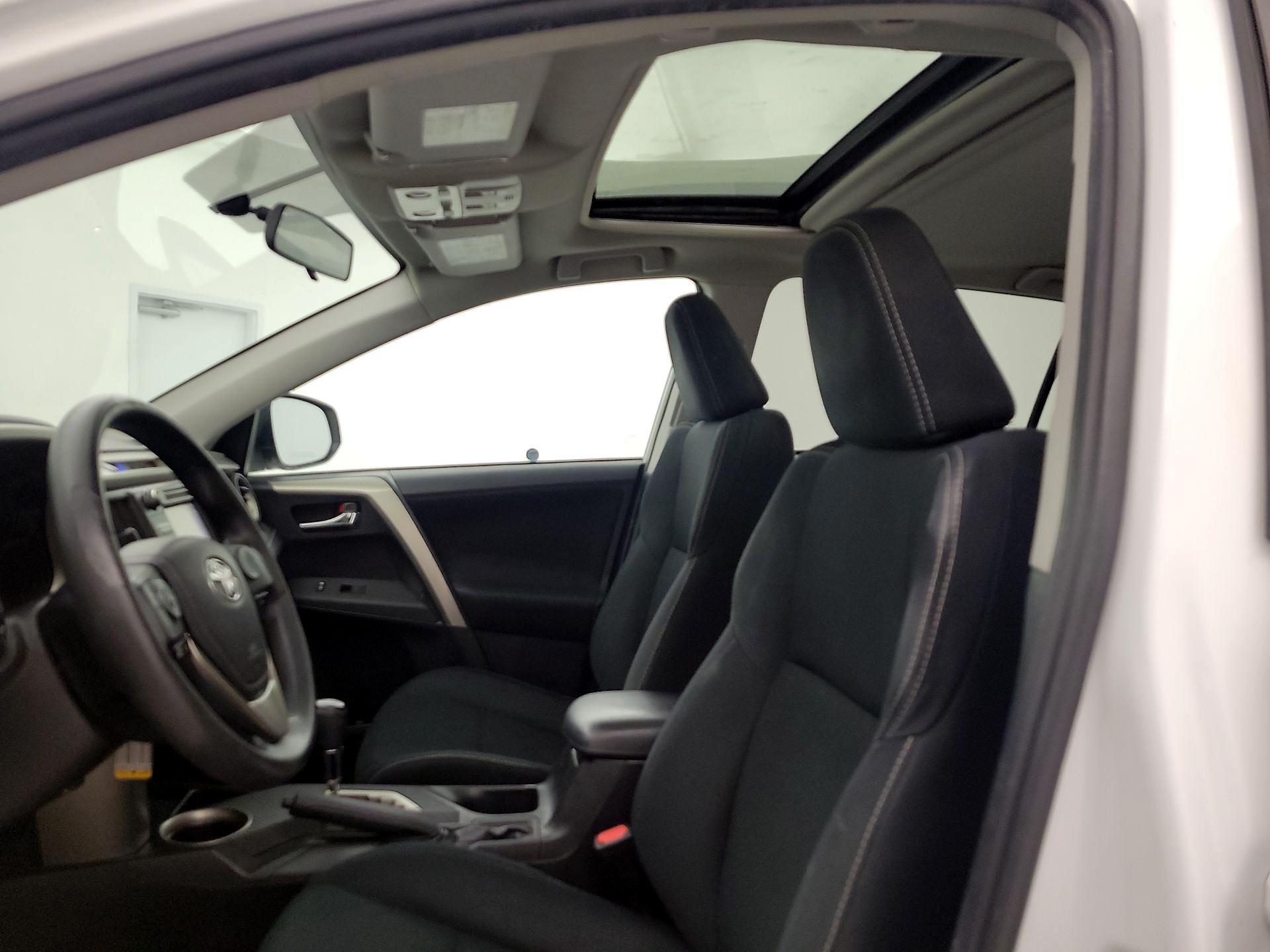 Thumbnail: 2015 Toyota RAV4 - 20