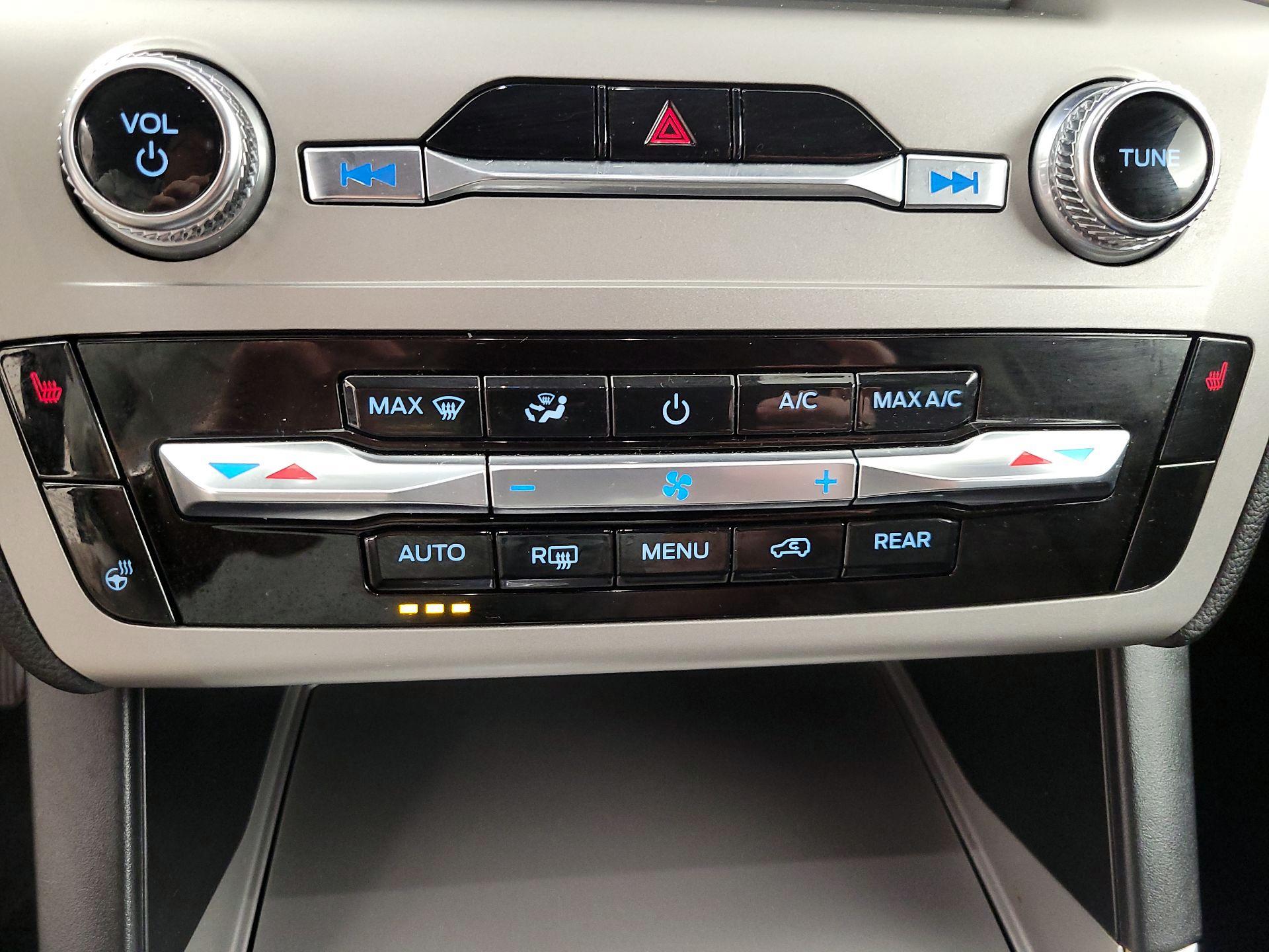 Thumbnail: 2022 Ford Explorer - 17