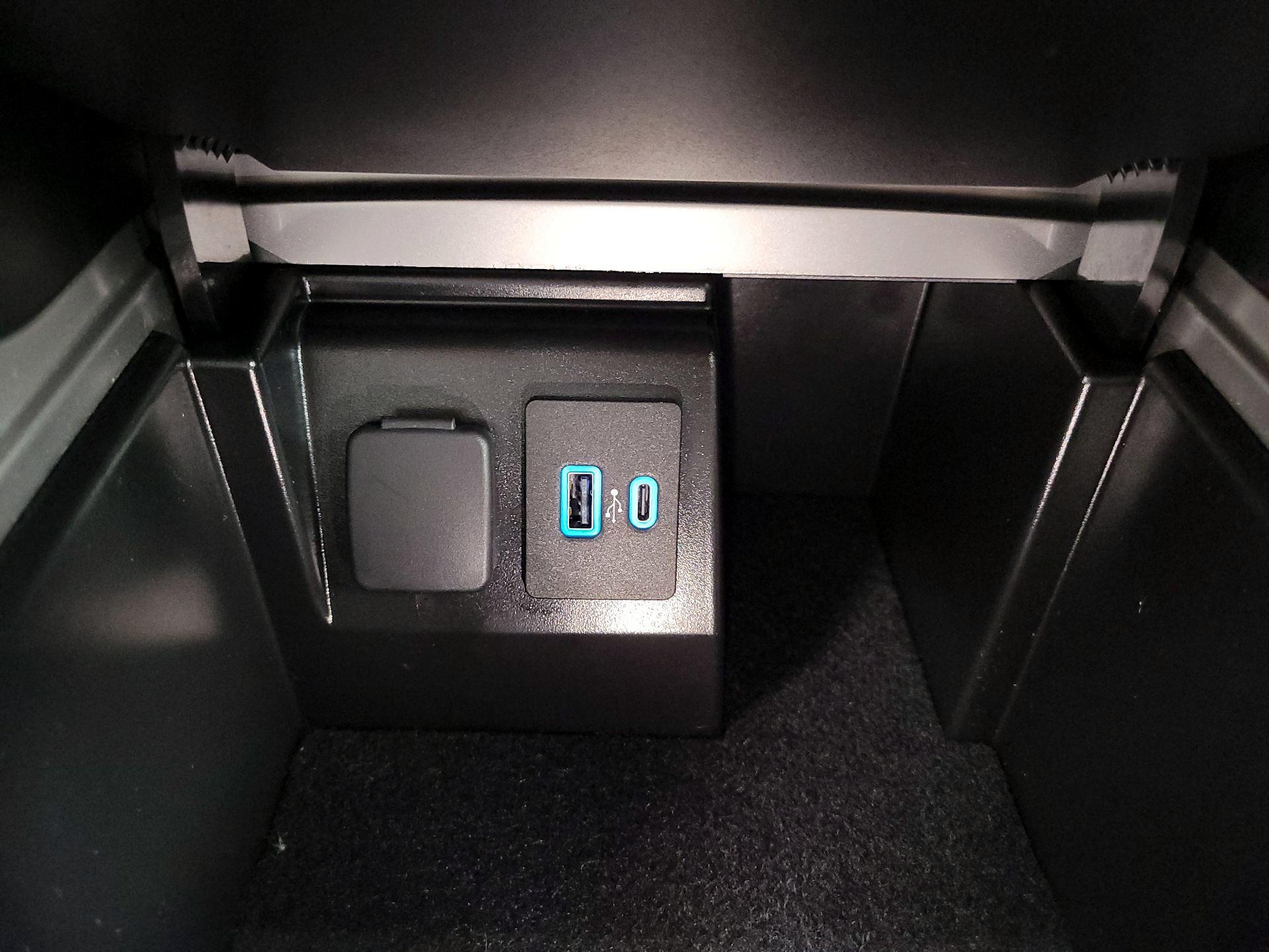 Thumbnail: 2022 Ford Explorer - 19