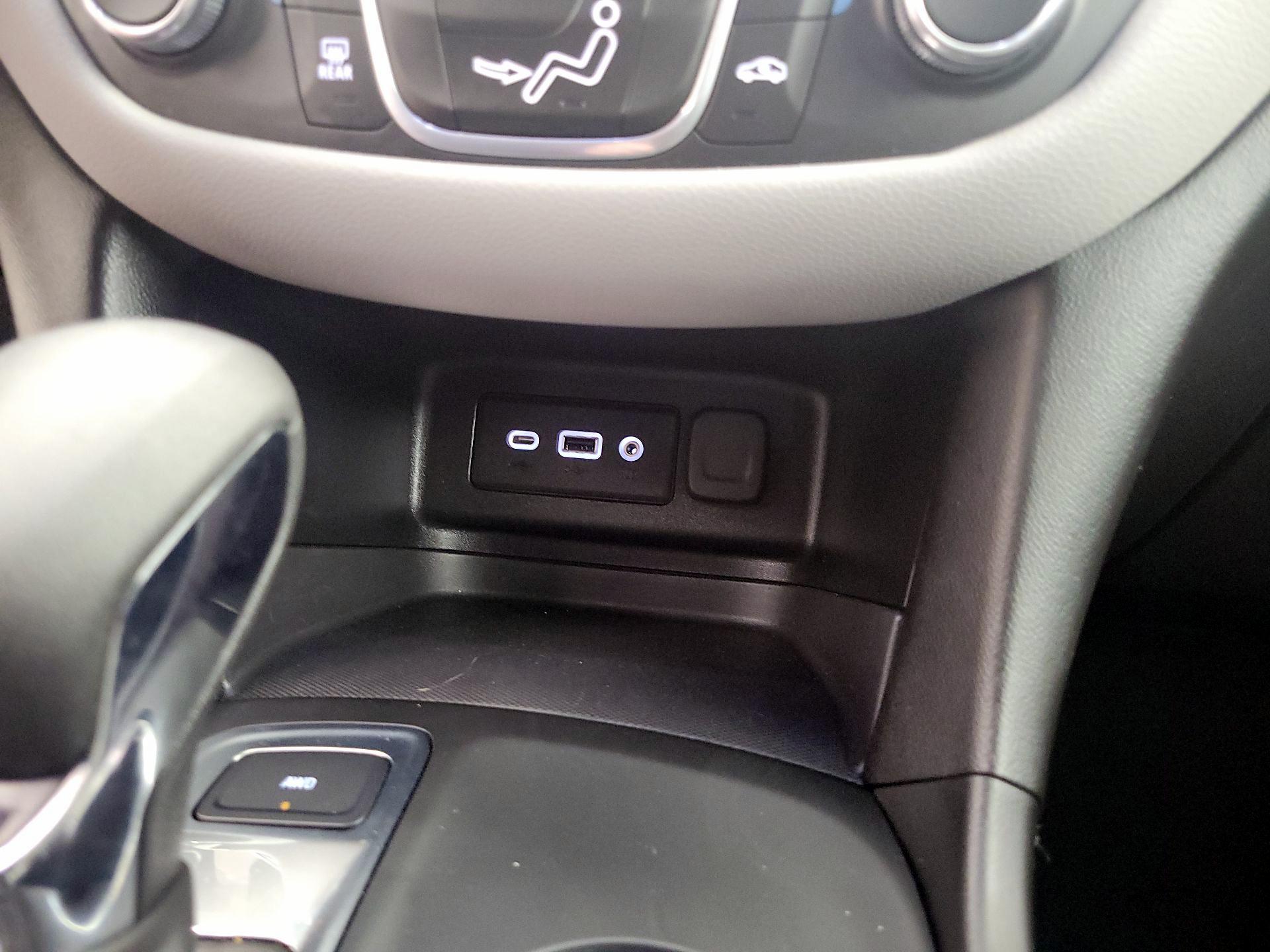 Thumbnail: 2022 Chevrolet Equinox - 18