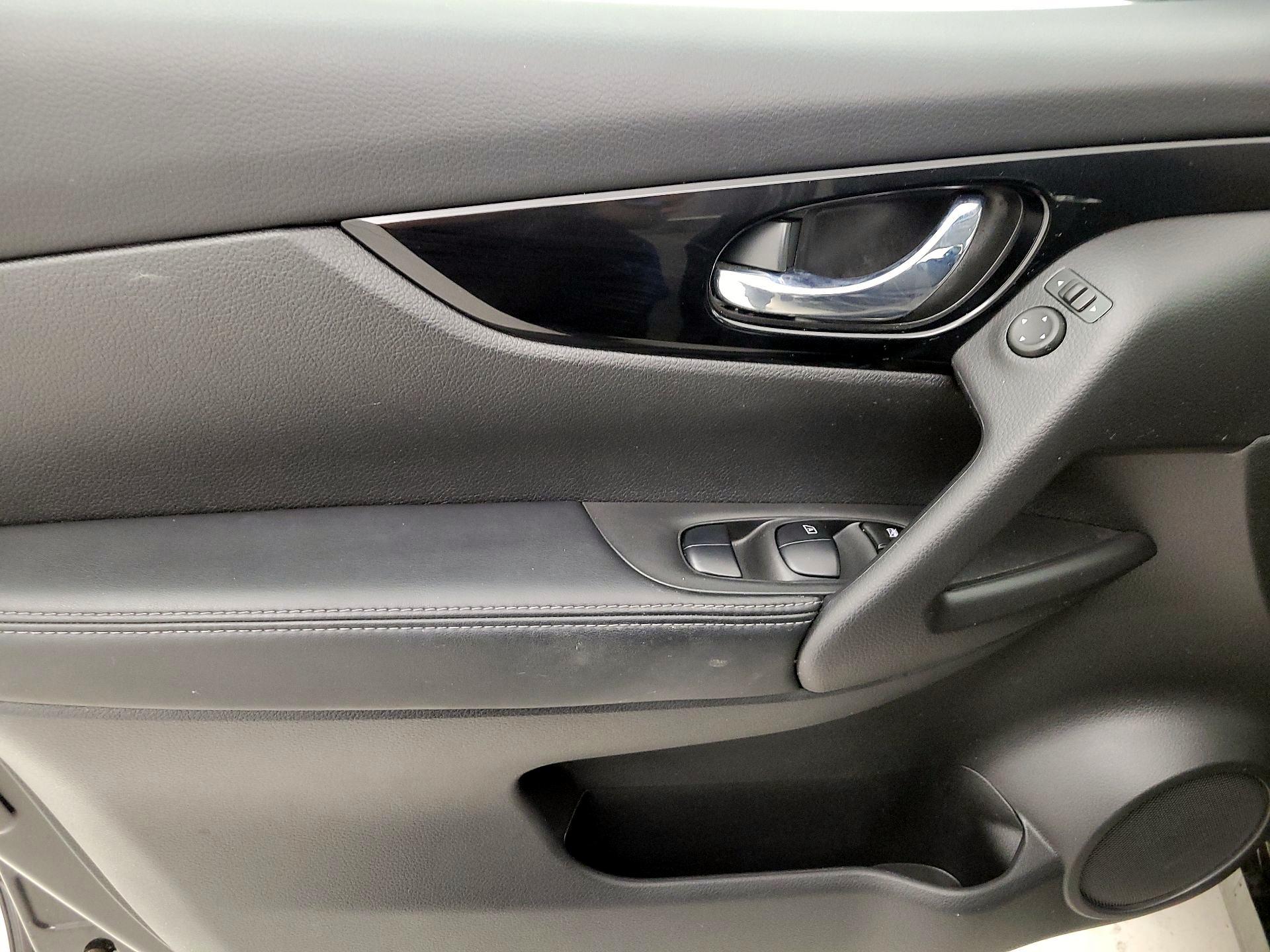 Thumbnail: 2019 Nissan Rogue Sport - 12