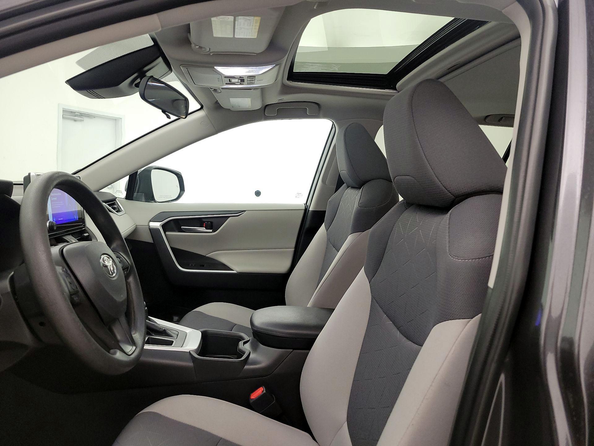 Thumbnail: 2023 Toyota RAV4 - 20