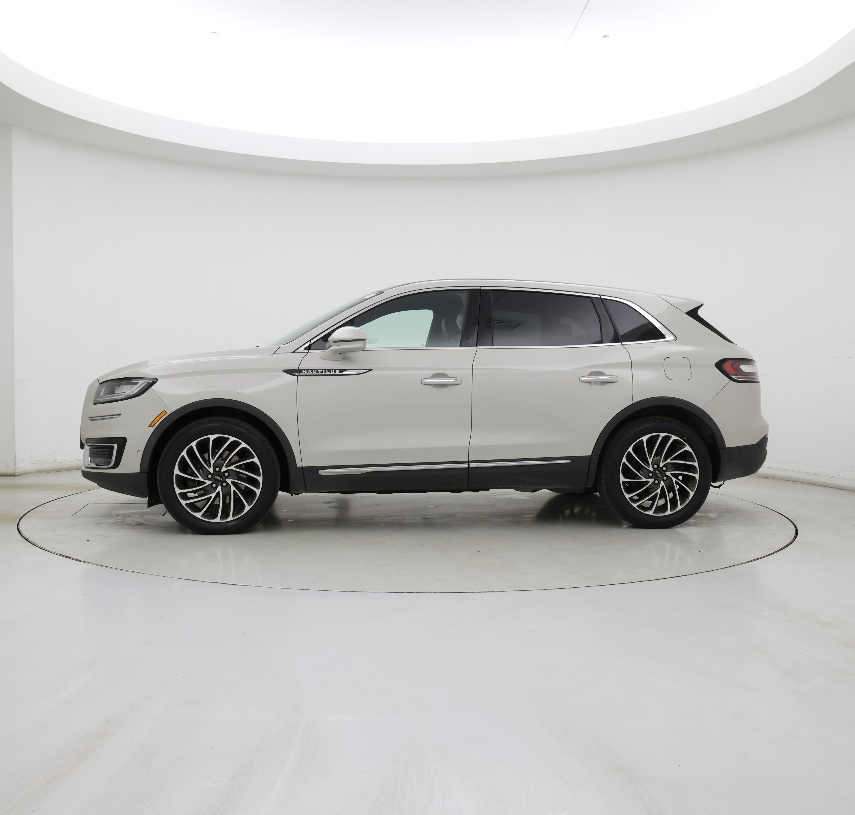 Thumbnail: 2020 Lincoln Nautilus - 3