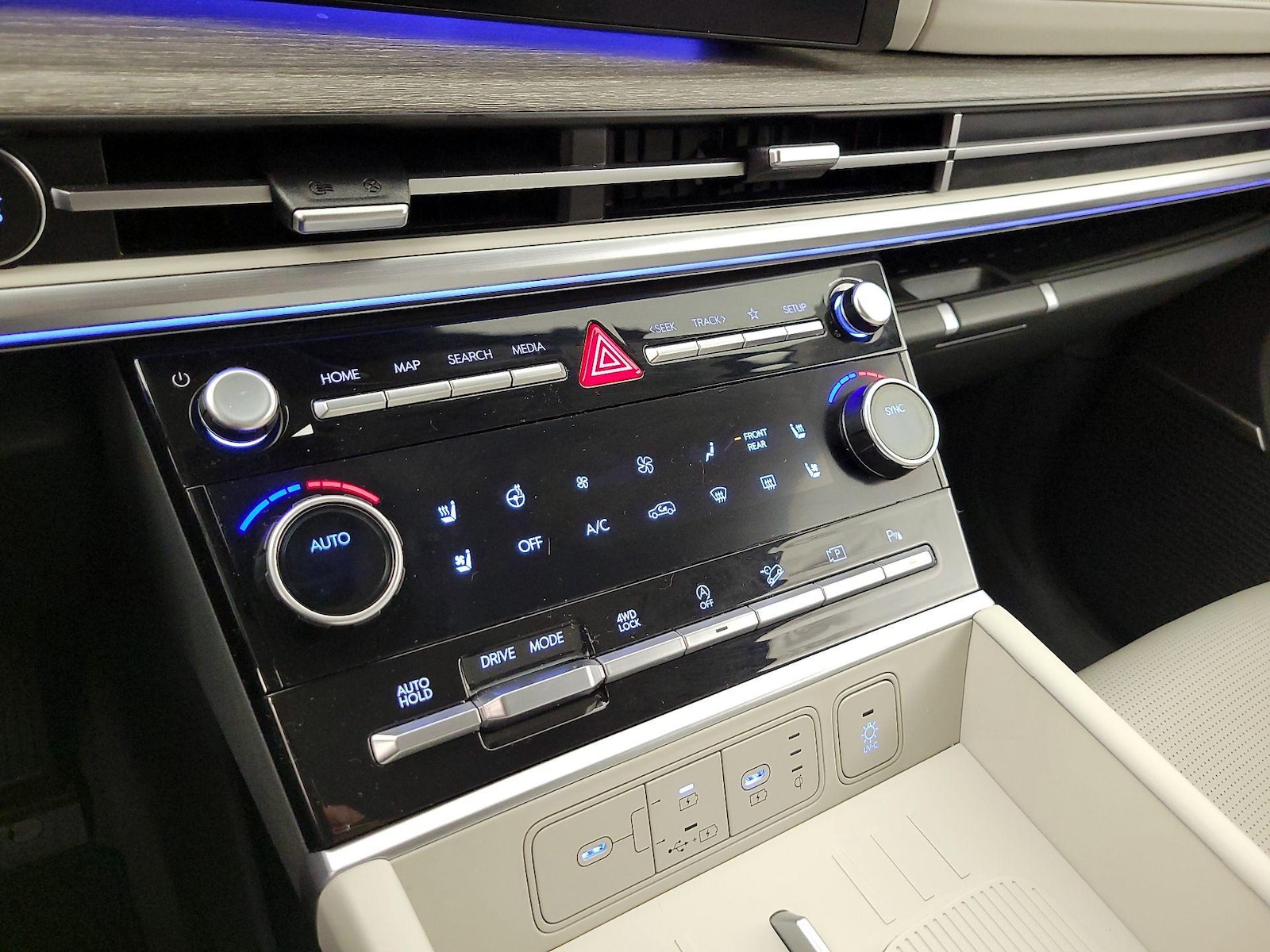 2024 Hyundai Santa Fe Limited - Photo 18