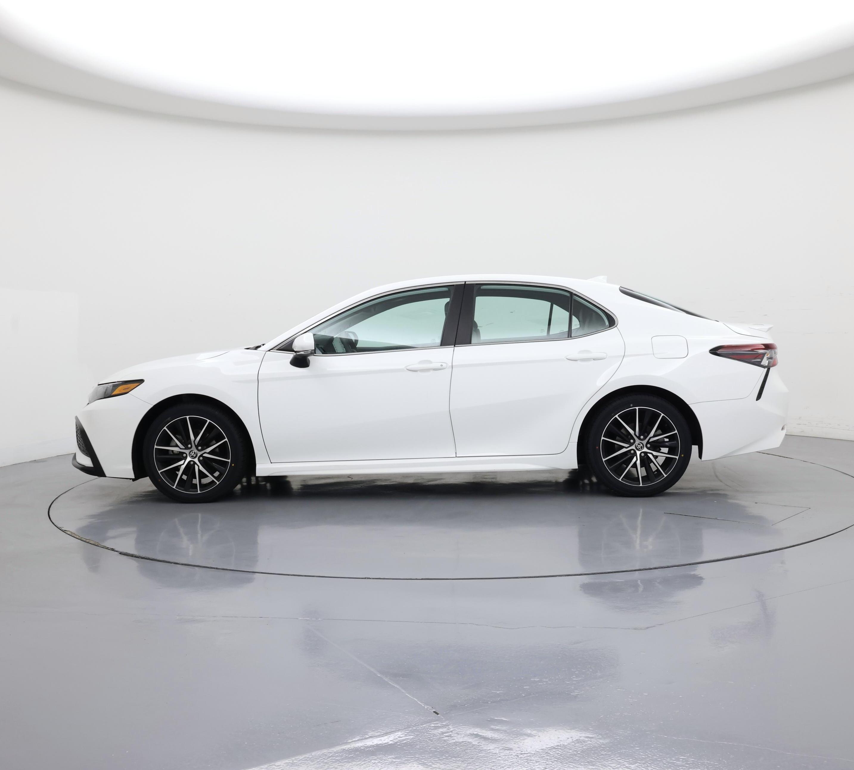 Thumbnail: 2022 Toyota Camry - 3