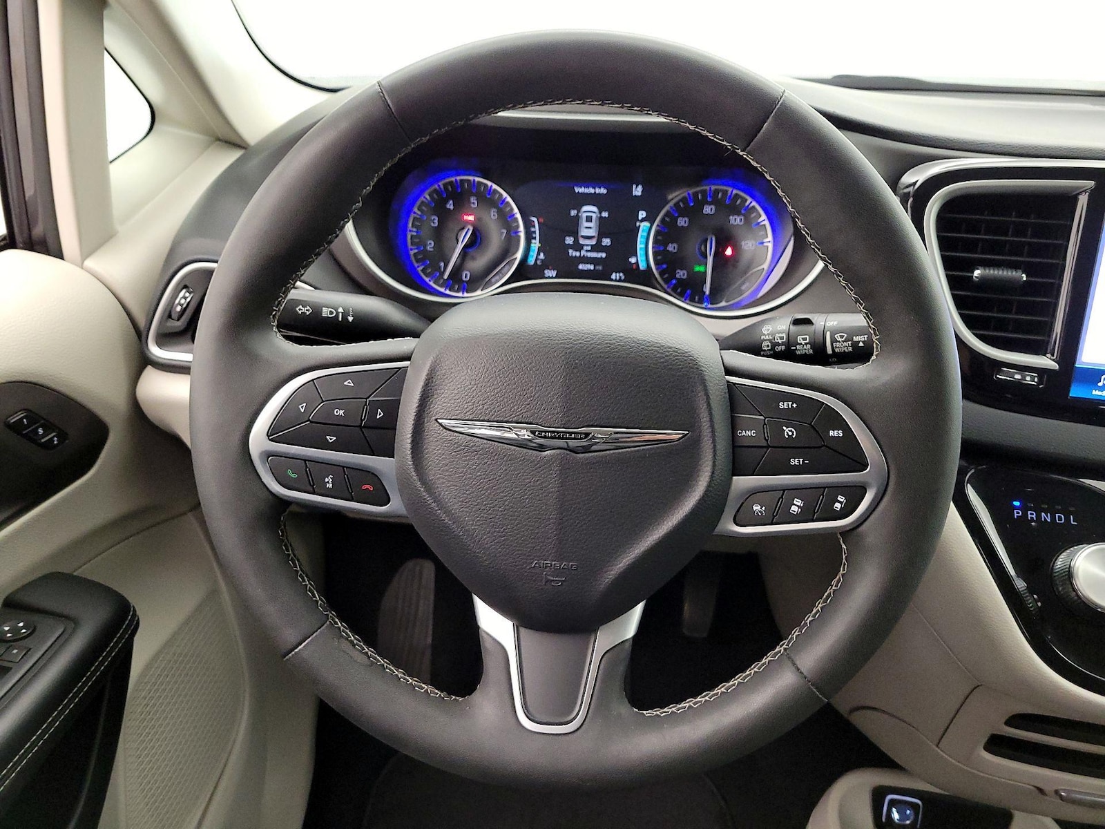 2023 Chrysler Pacifica Touring L - Photo 11