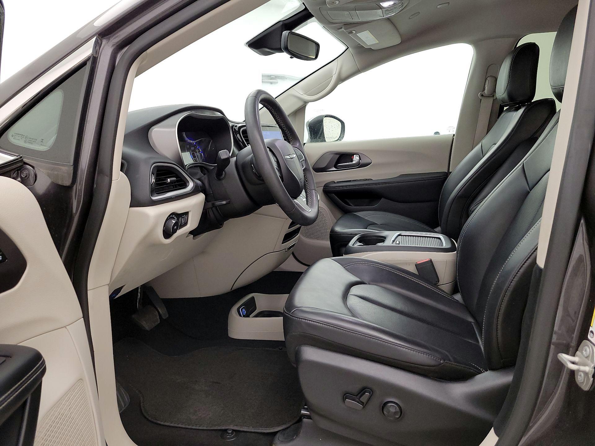 Thumbnail: 2023 Chrysler Pacifica - 11