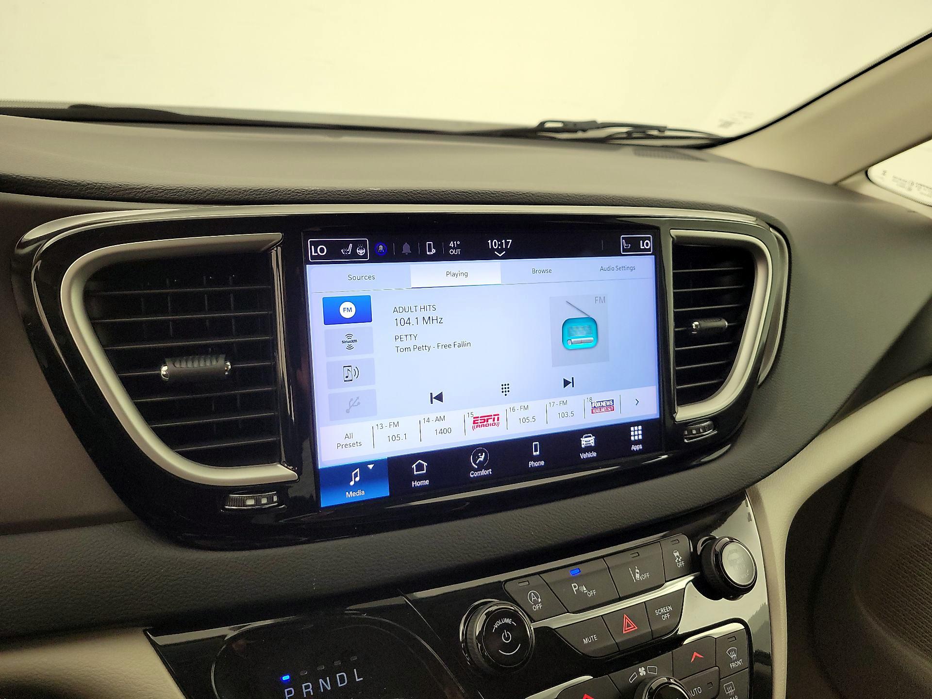 Thumbnail: 2023 Chrysler Pacifica - 15