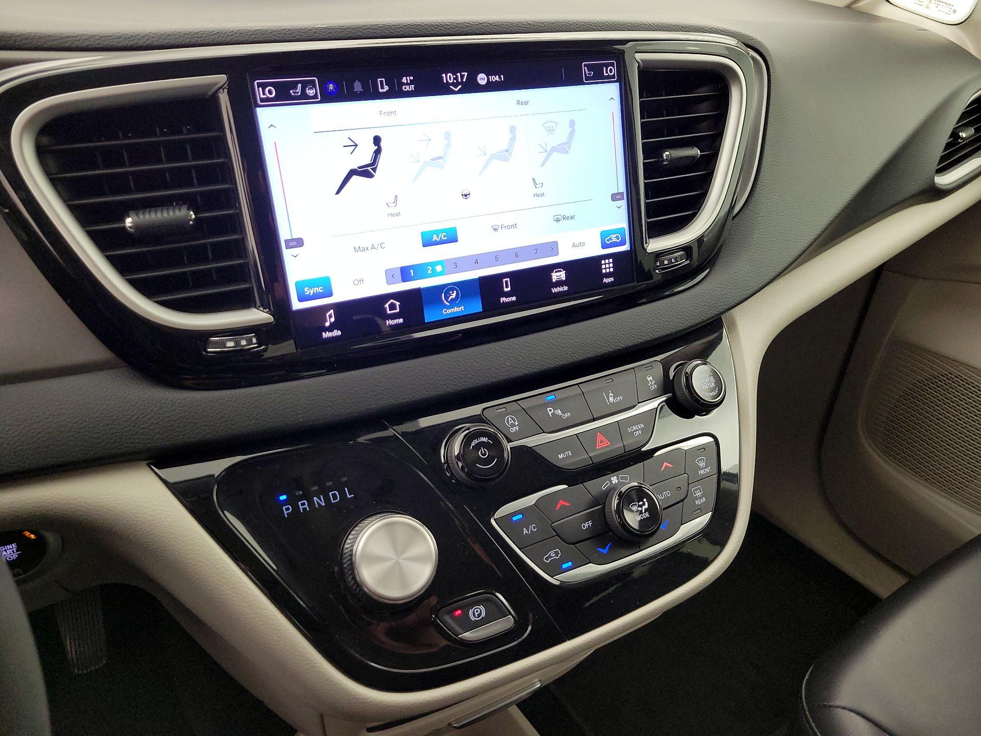 Thumbnail: 2023 Chrysler Pacifica - 16