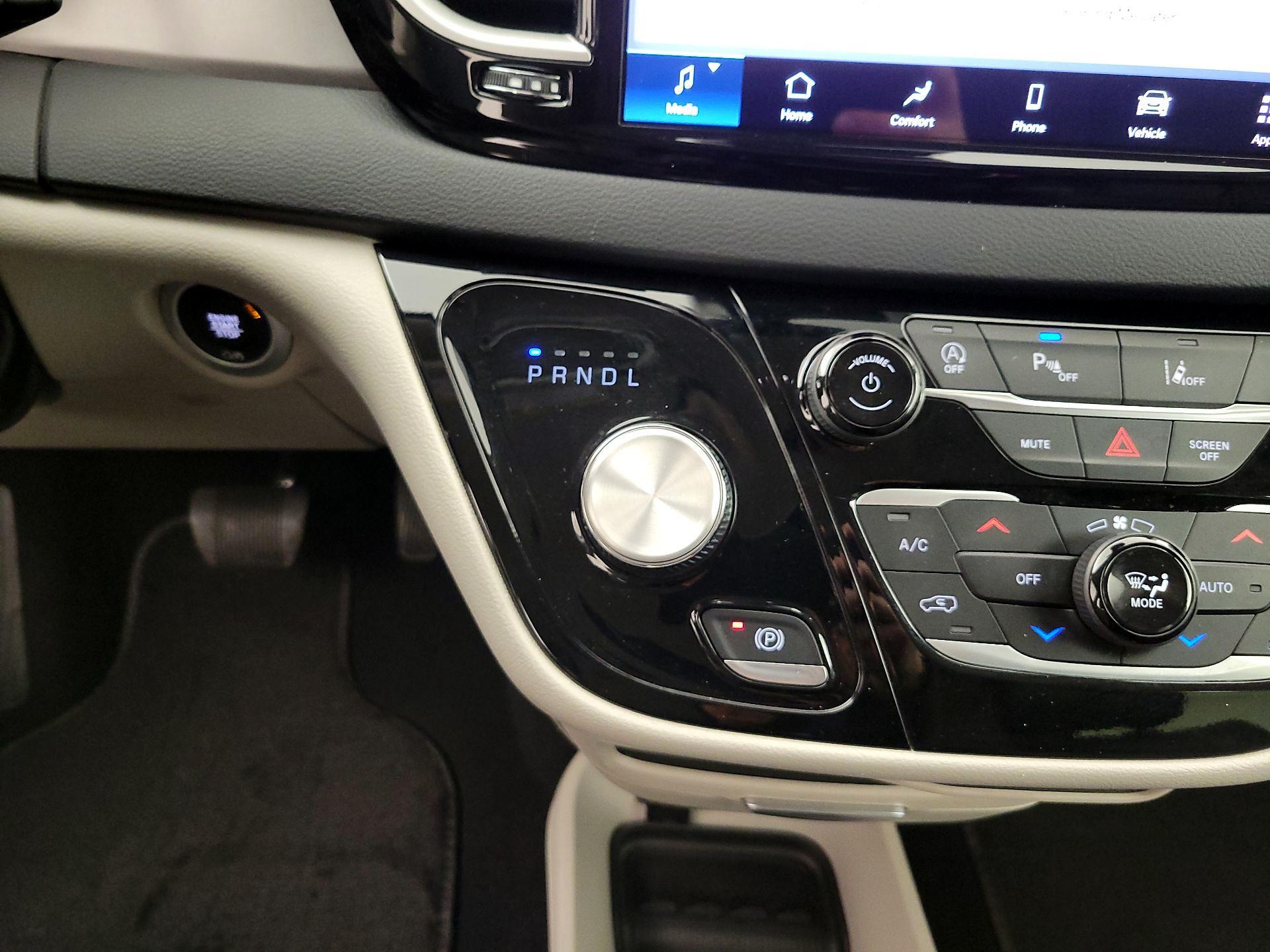 Thumbnail: 2023 Chrysler Pacifica - 17