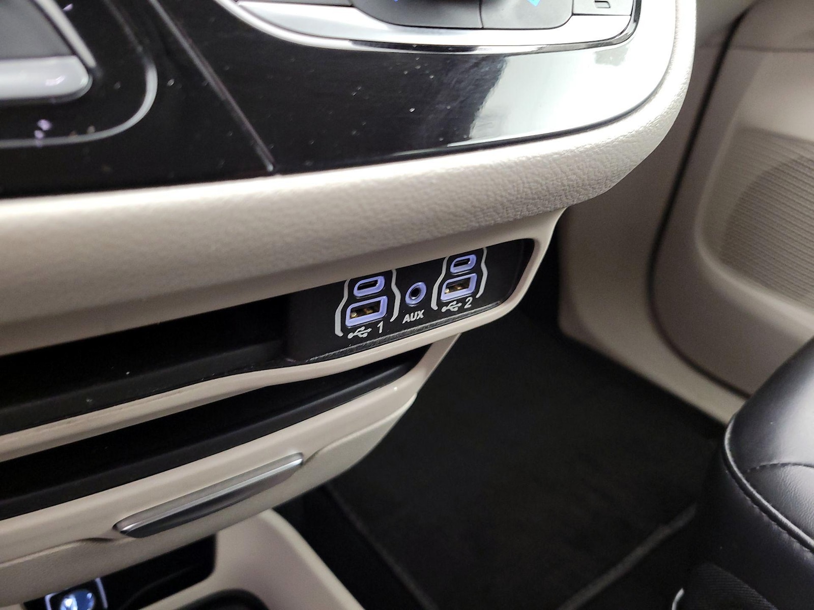 2023 Chrysler Pacifica Touring L - Photo 19