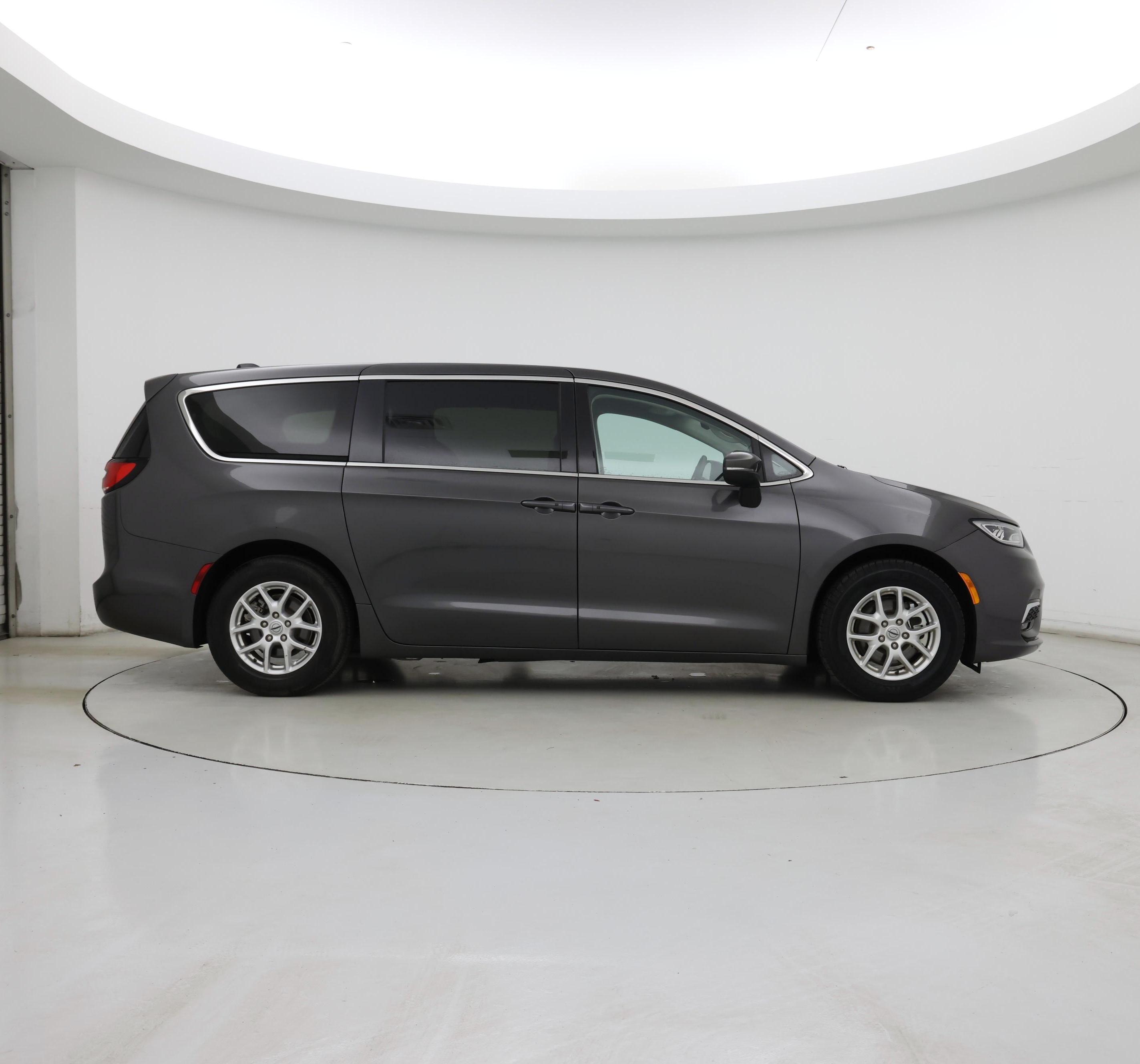 Thumbnail: 2023 Chrysler Pacifica - 7