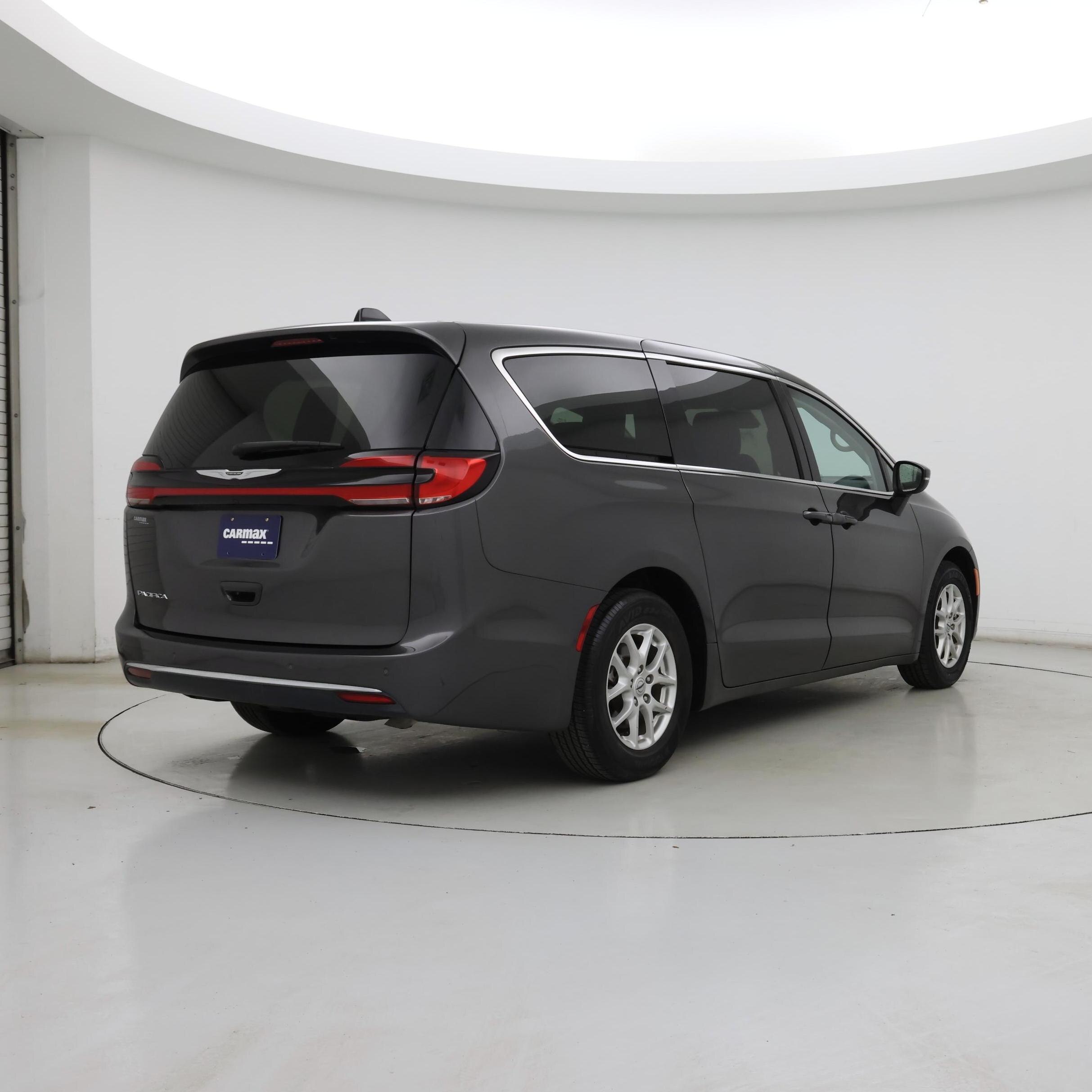 Thumbnail: 2023 Chrysler Pacifica - 8