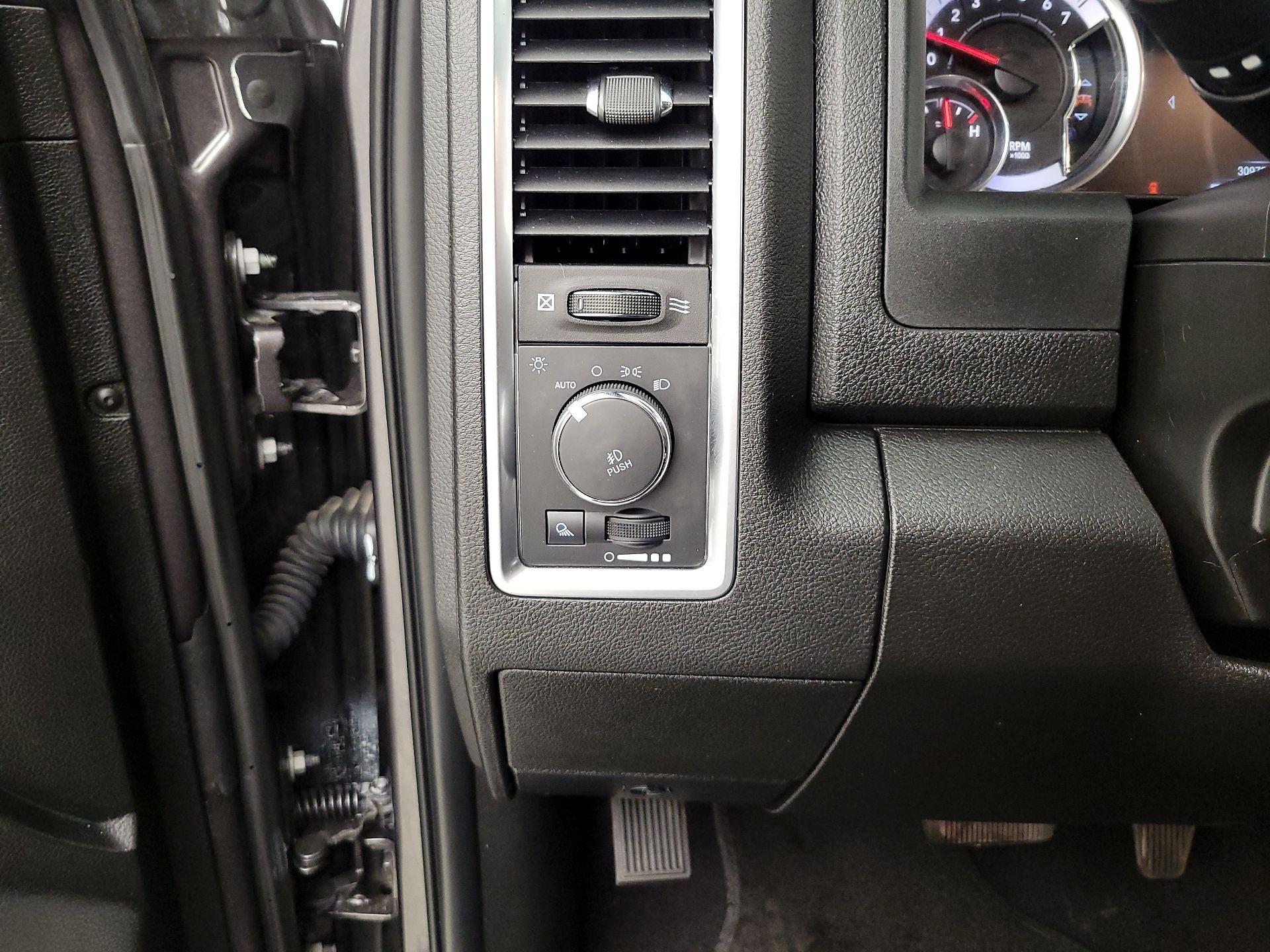 Thumbnail: 2023 RAM 1500 Classic - 13