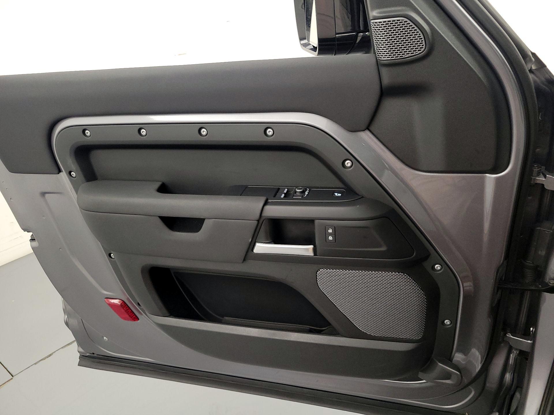 Thumbnail: 2022 Land Rover Defender - 12