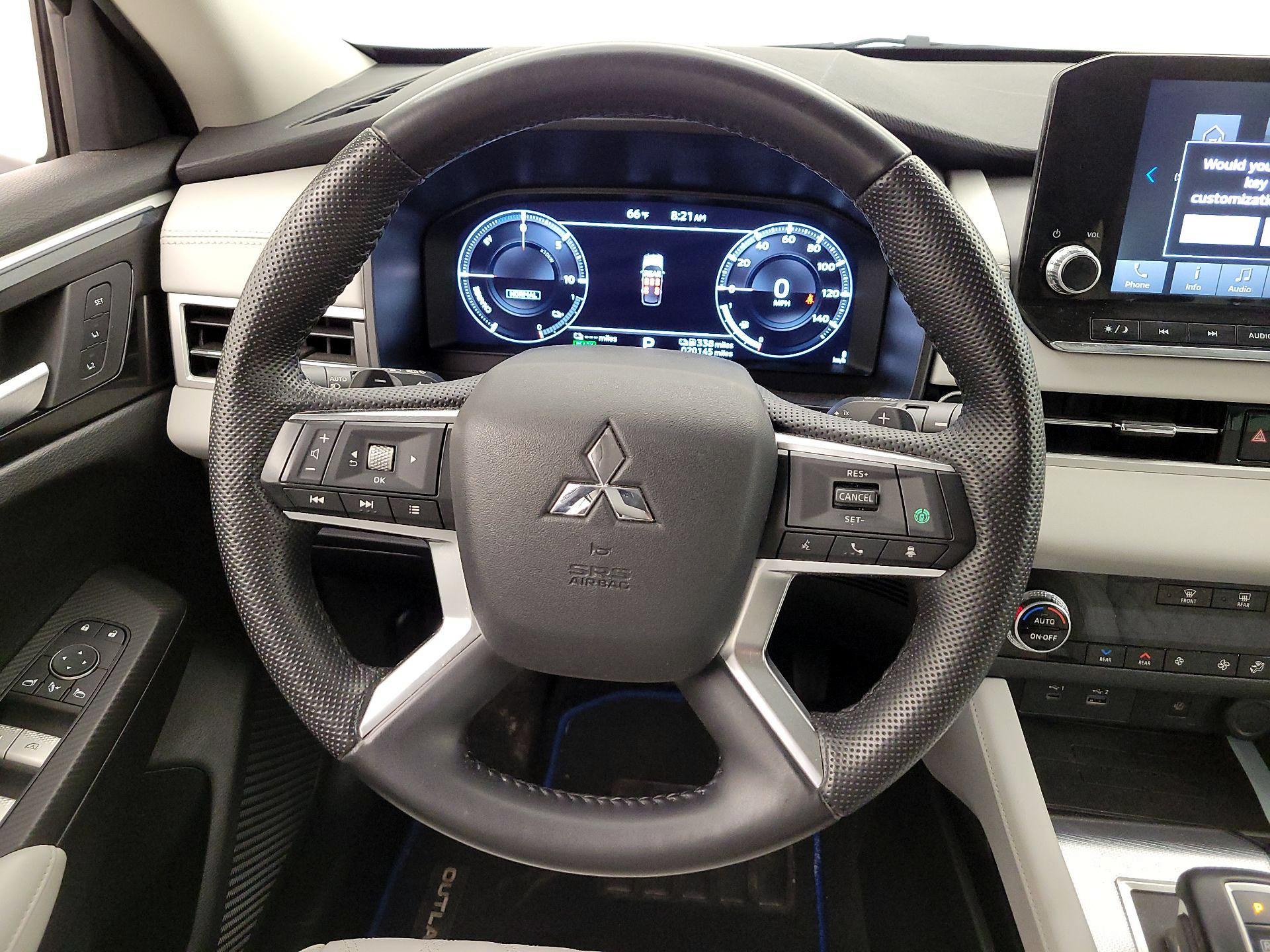 Thumbnail: 2023 Mitsubishi Outlander - 10