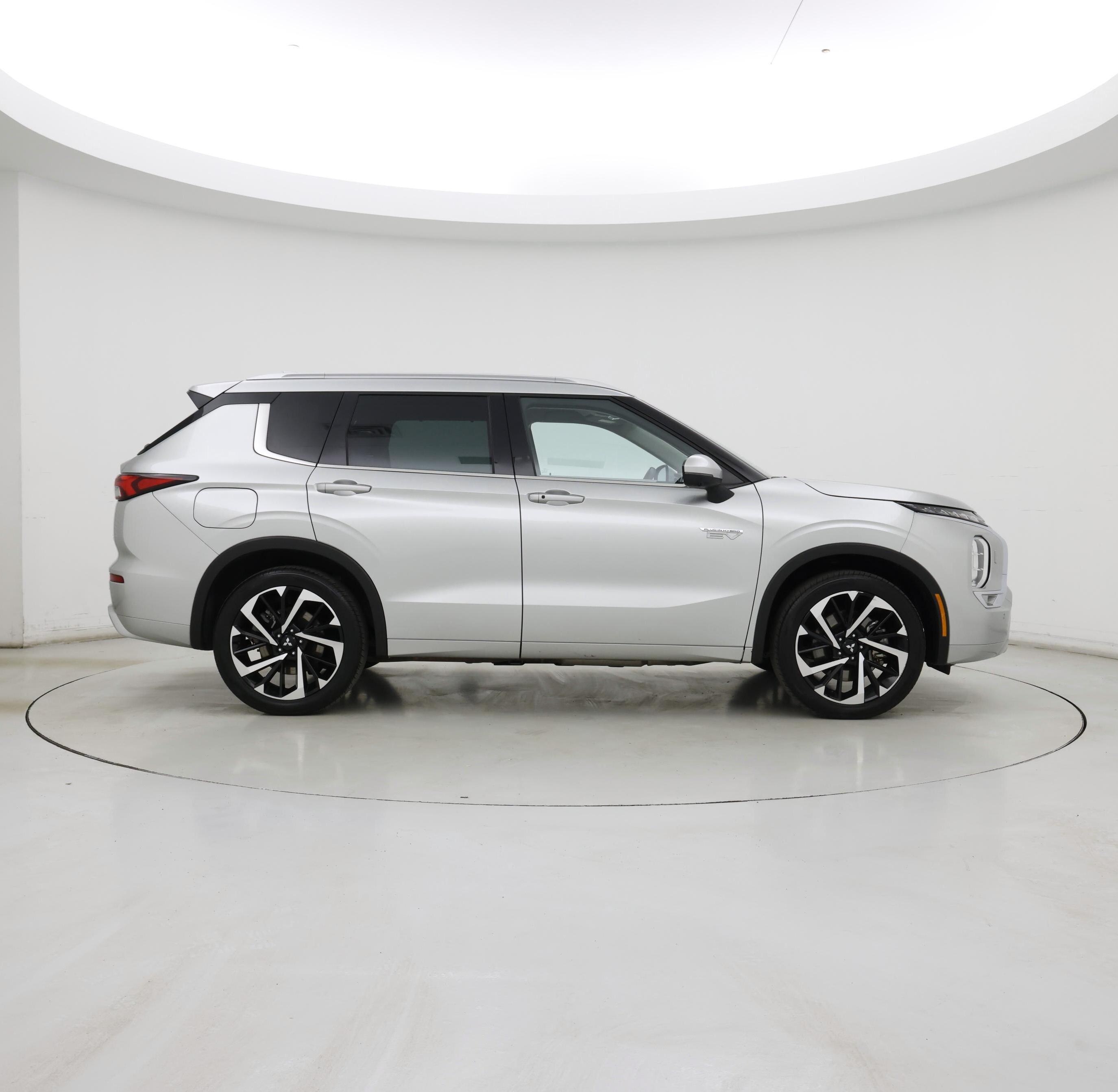 Thumbnail: 2023 Mitsubishi Outlander - 7