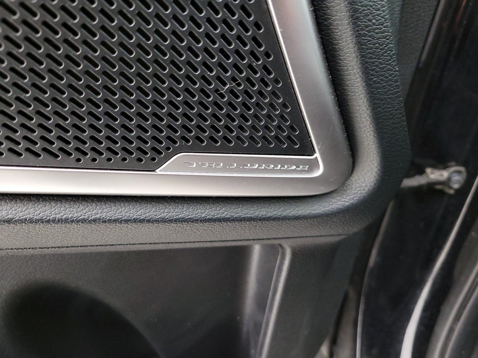 2025 Kia Telluride S - Photo 27