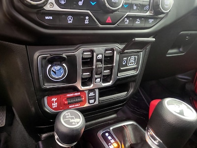 USB/AUX Ports