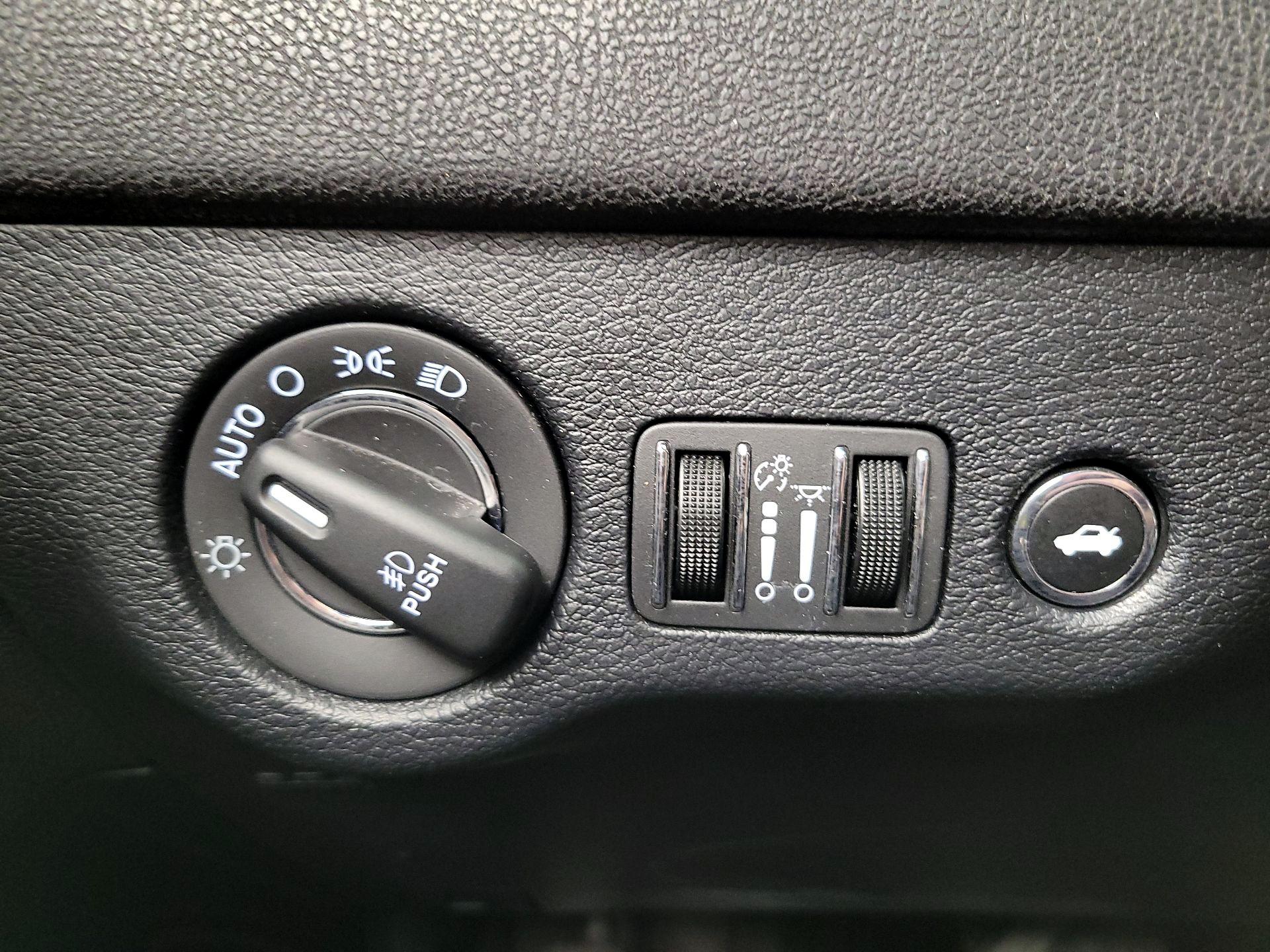 Thumbnail: 2018 Chrysler 300 - 13