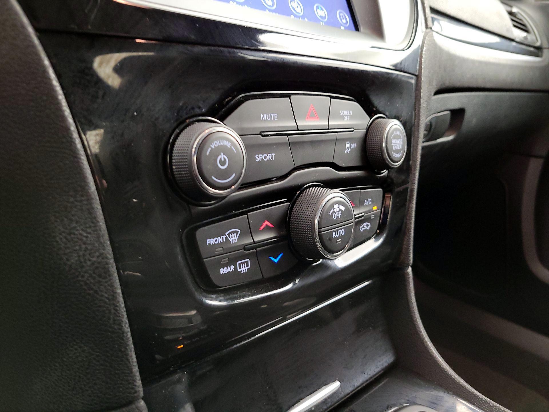 Thumbnail: 2018 Chrysler 300 - 17