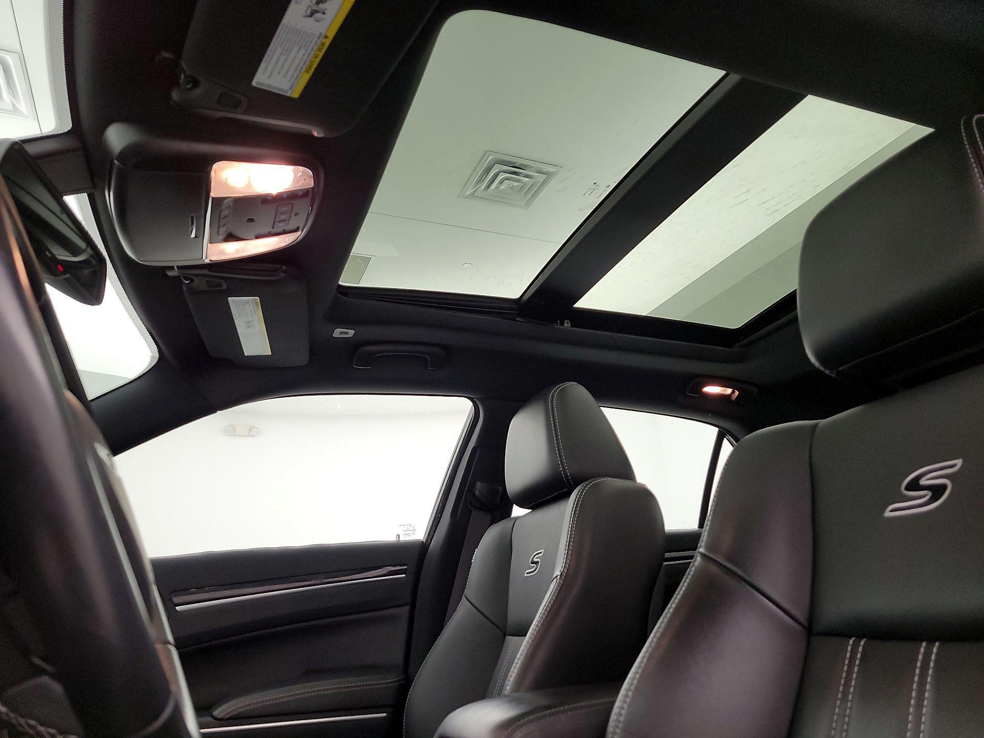 Thumbnail: 2018 Chrysler 300 - 20