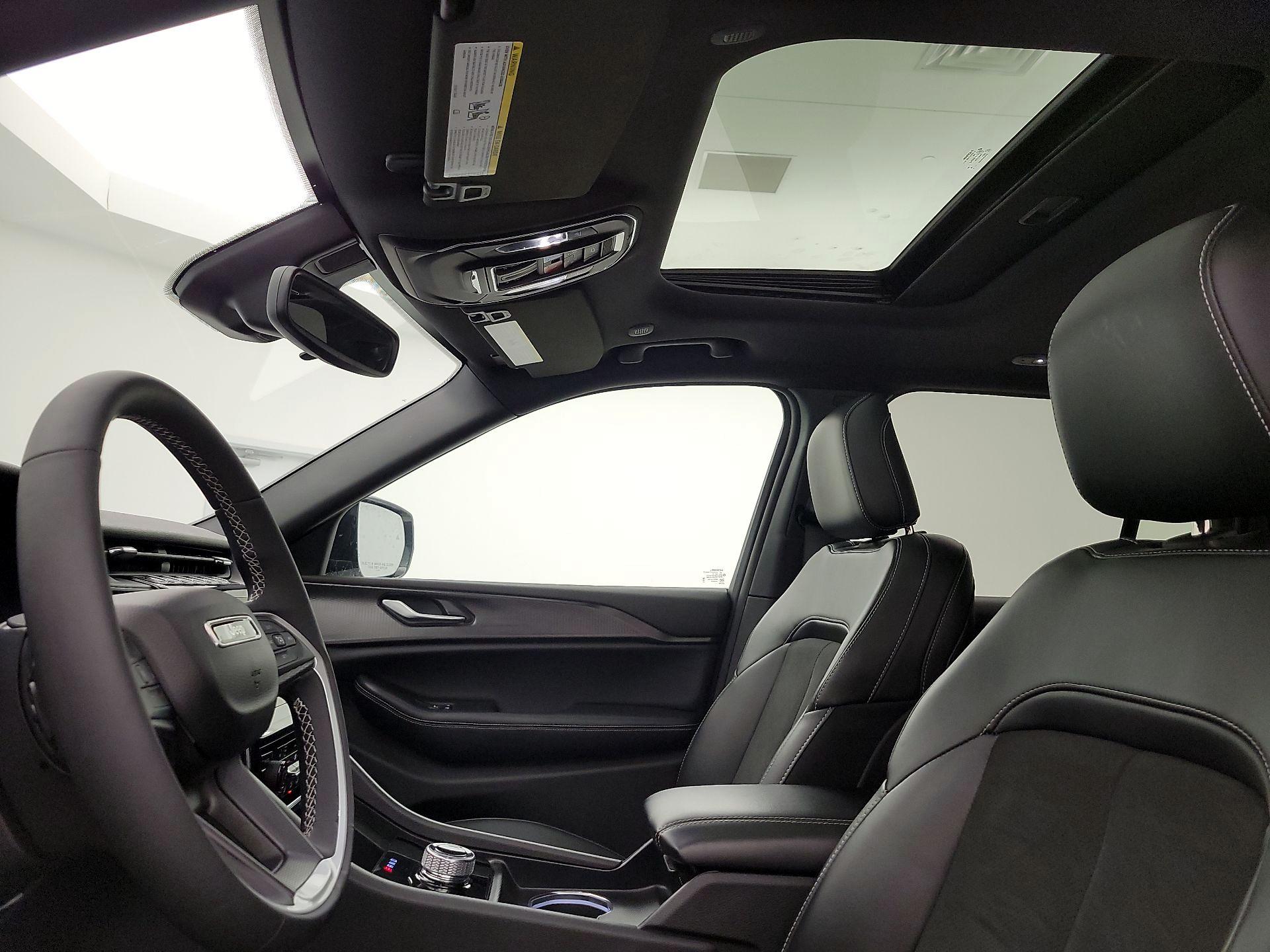 Thumbnail: 2024 Jeep Grand Cherokee - 19