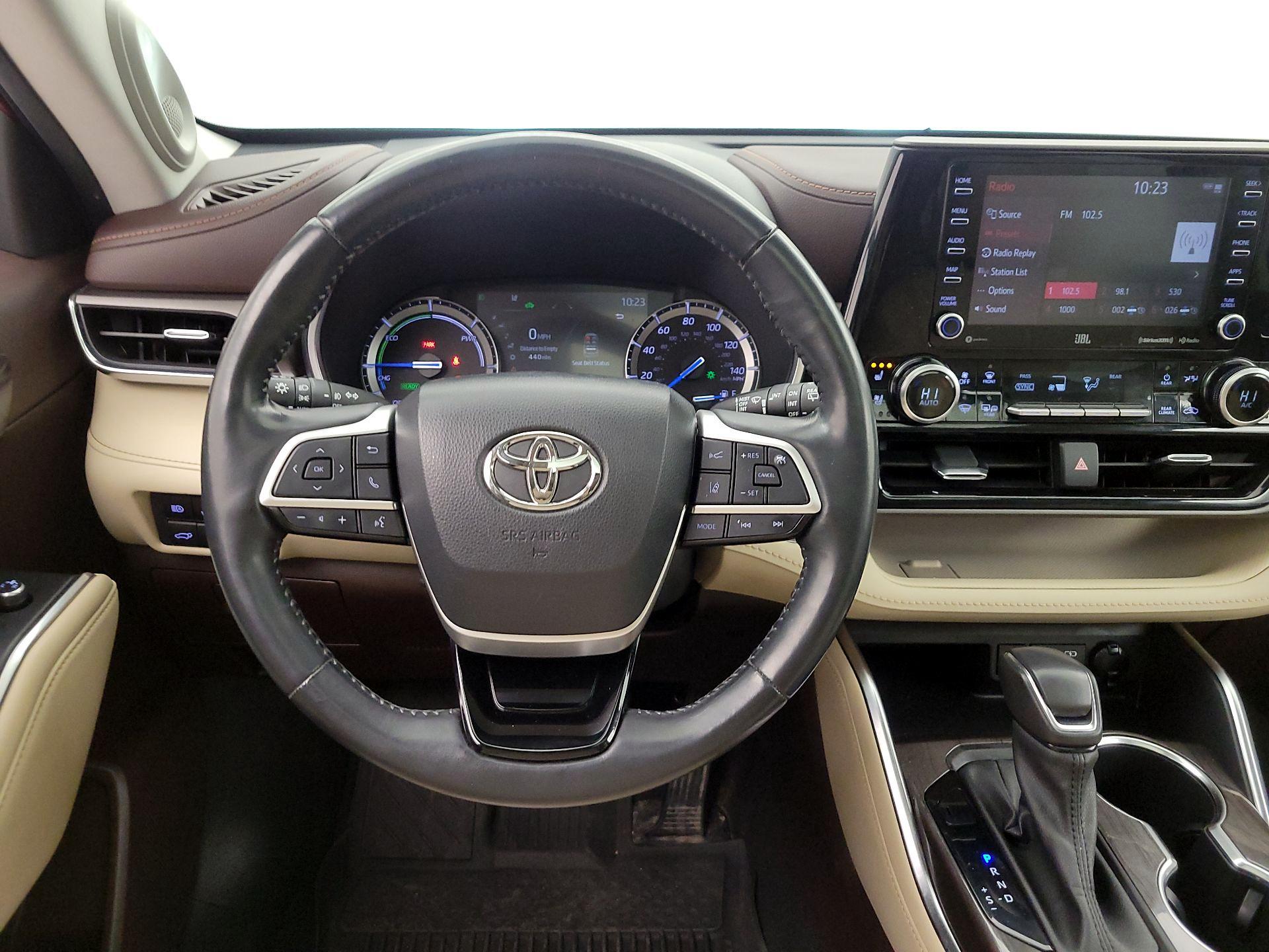 Thumbnail: 2022 Toyota Highlander - 10