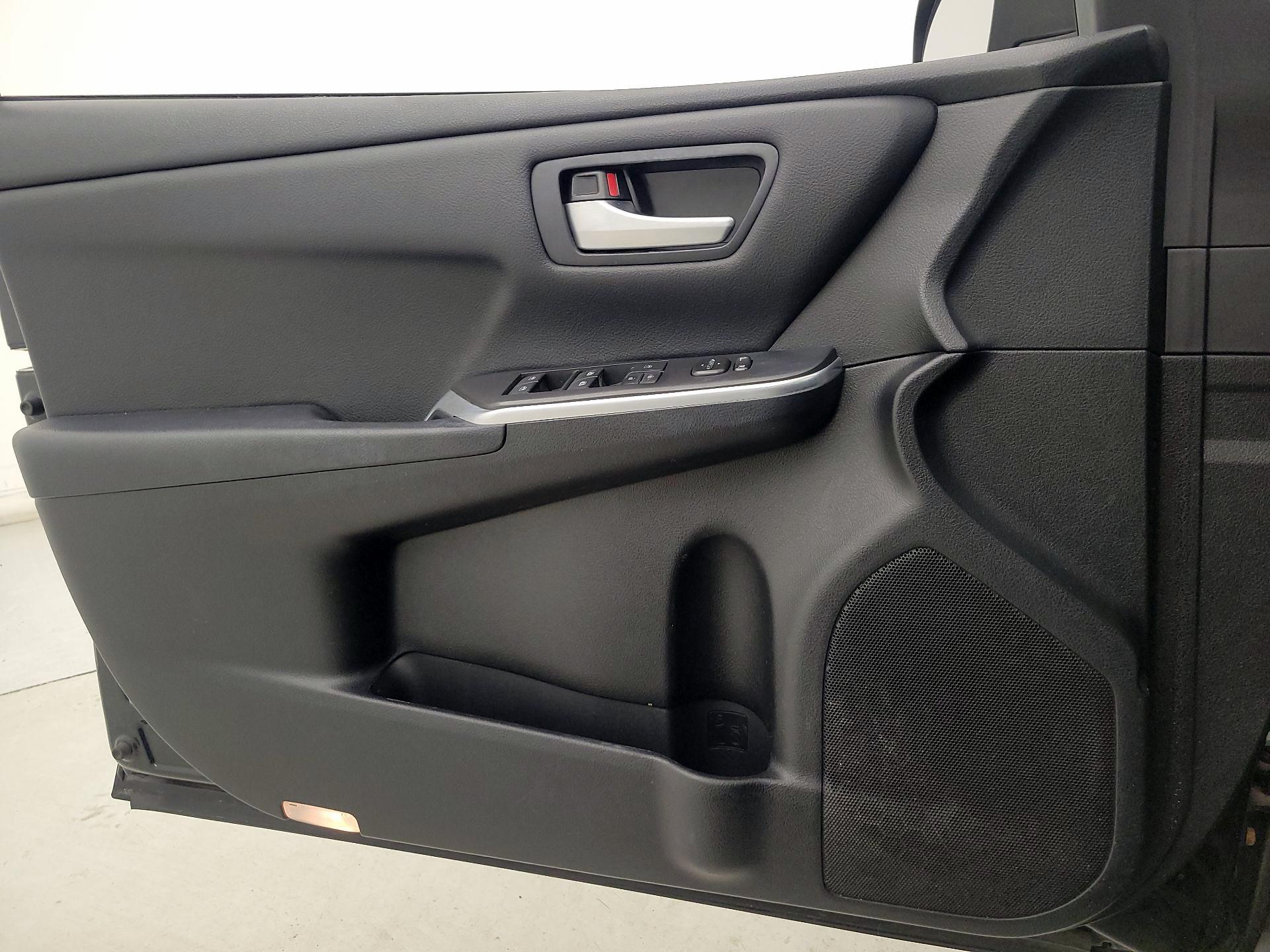 Thumbnail: 2016 Toyota Camry - 12