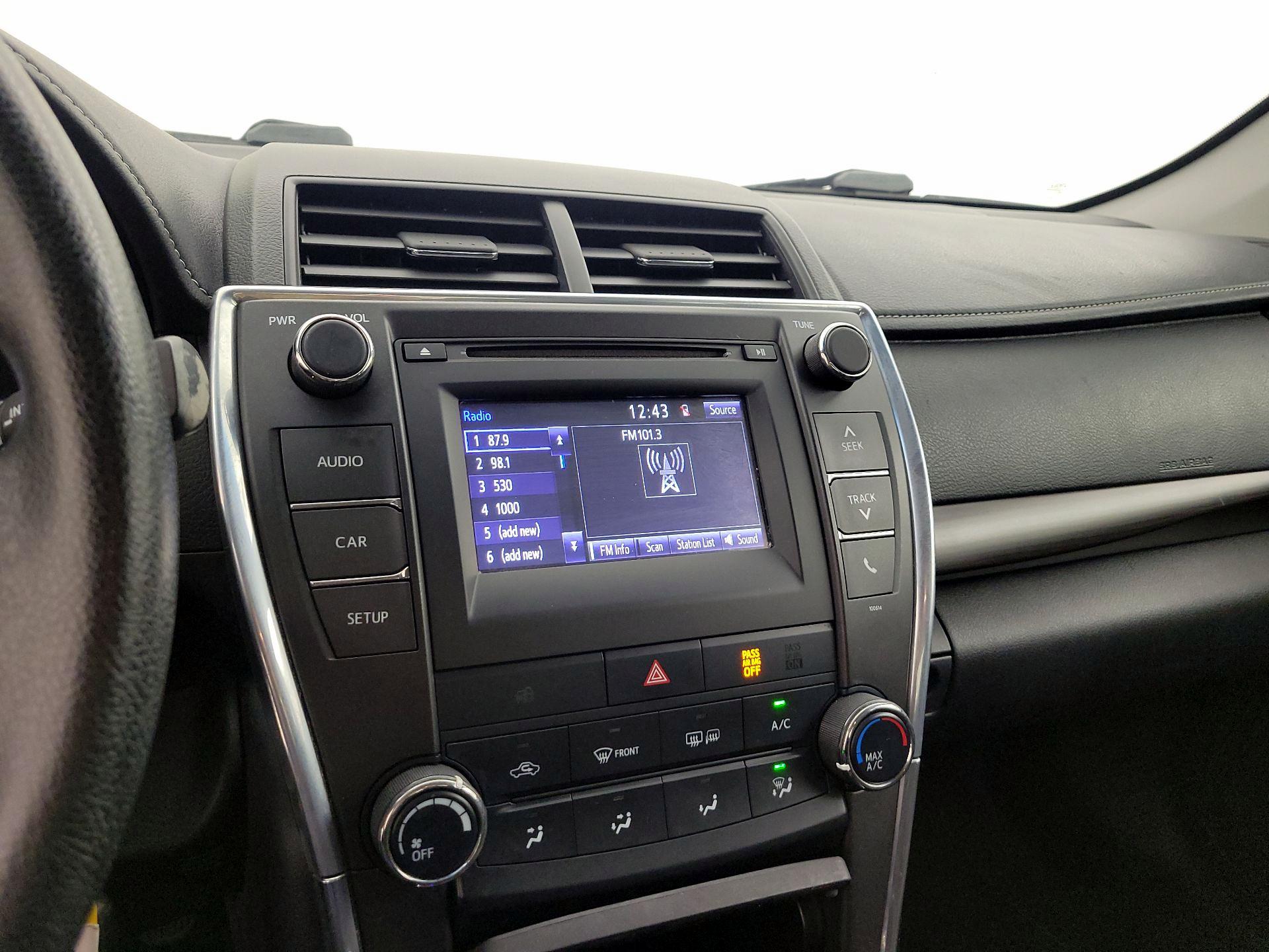 Thumbnail: 2016 Toyota Camry - 15