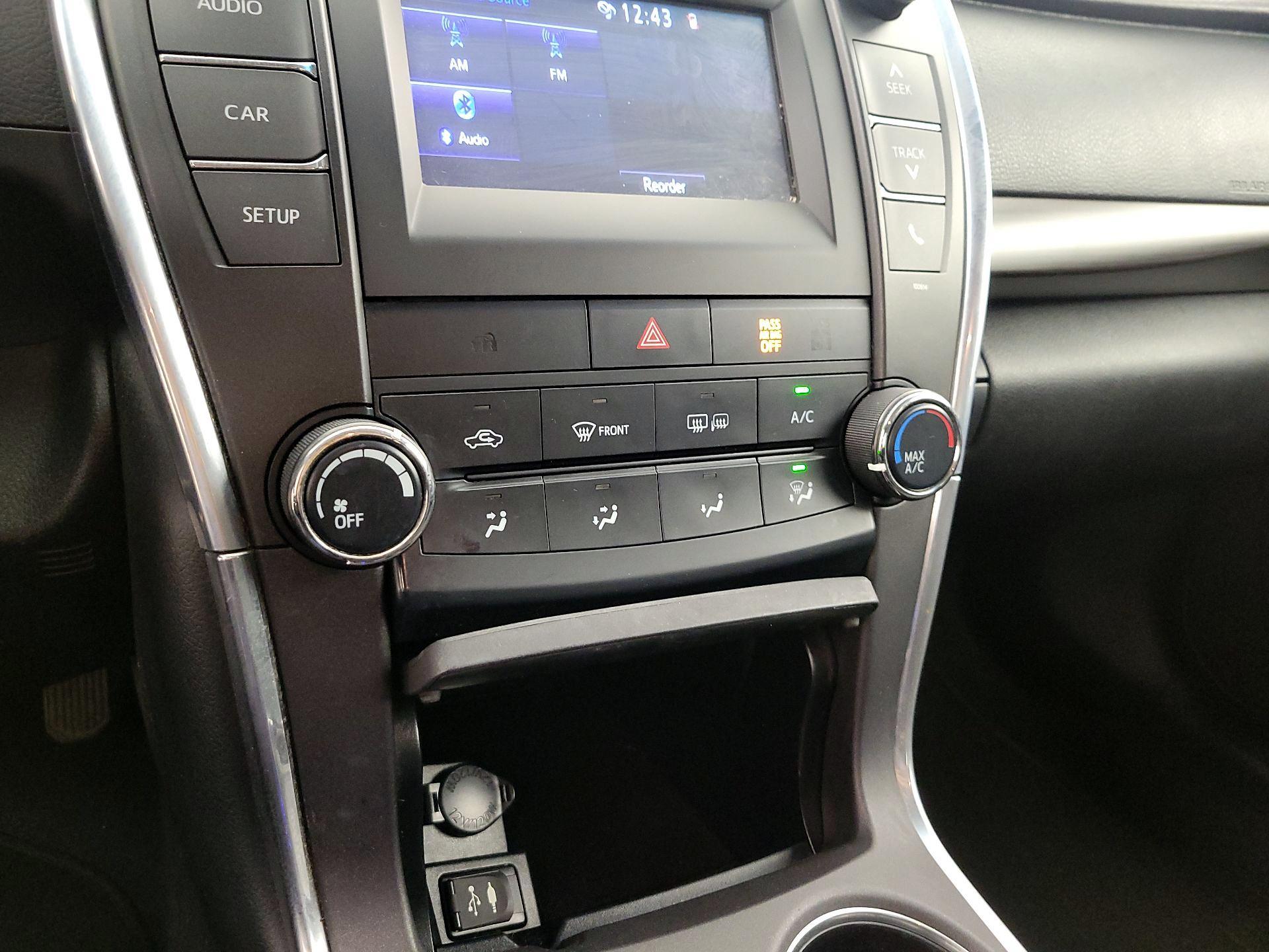 Thumbnail: 2016 Toyota Camry - 16
