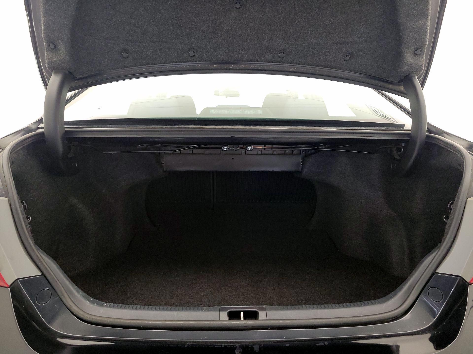 Thumbnail: 2016 Toyota Camry - 20