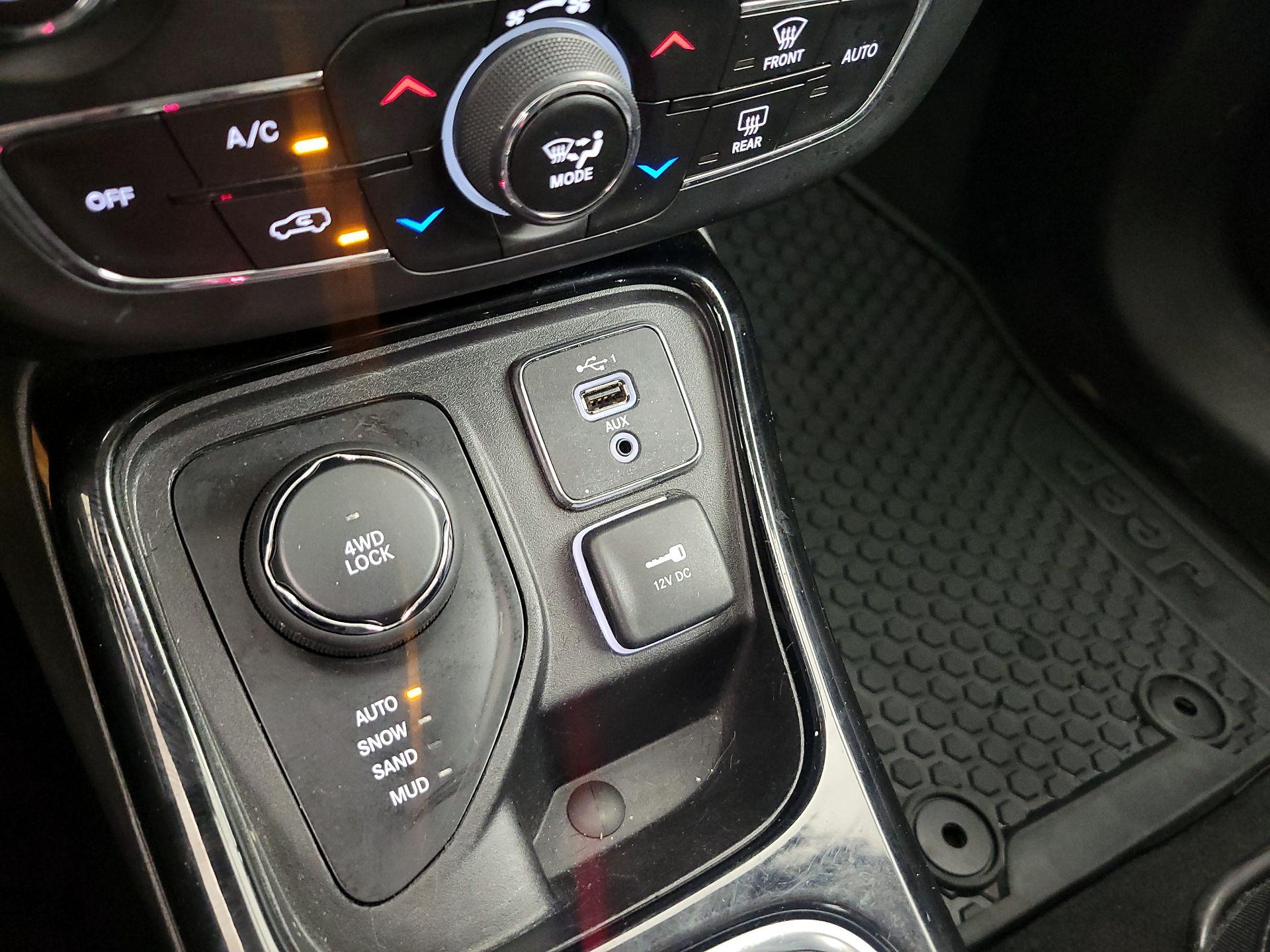 Thumbnail: 2021 Jeep Compass - 18