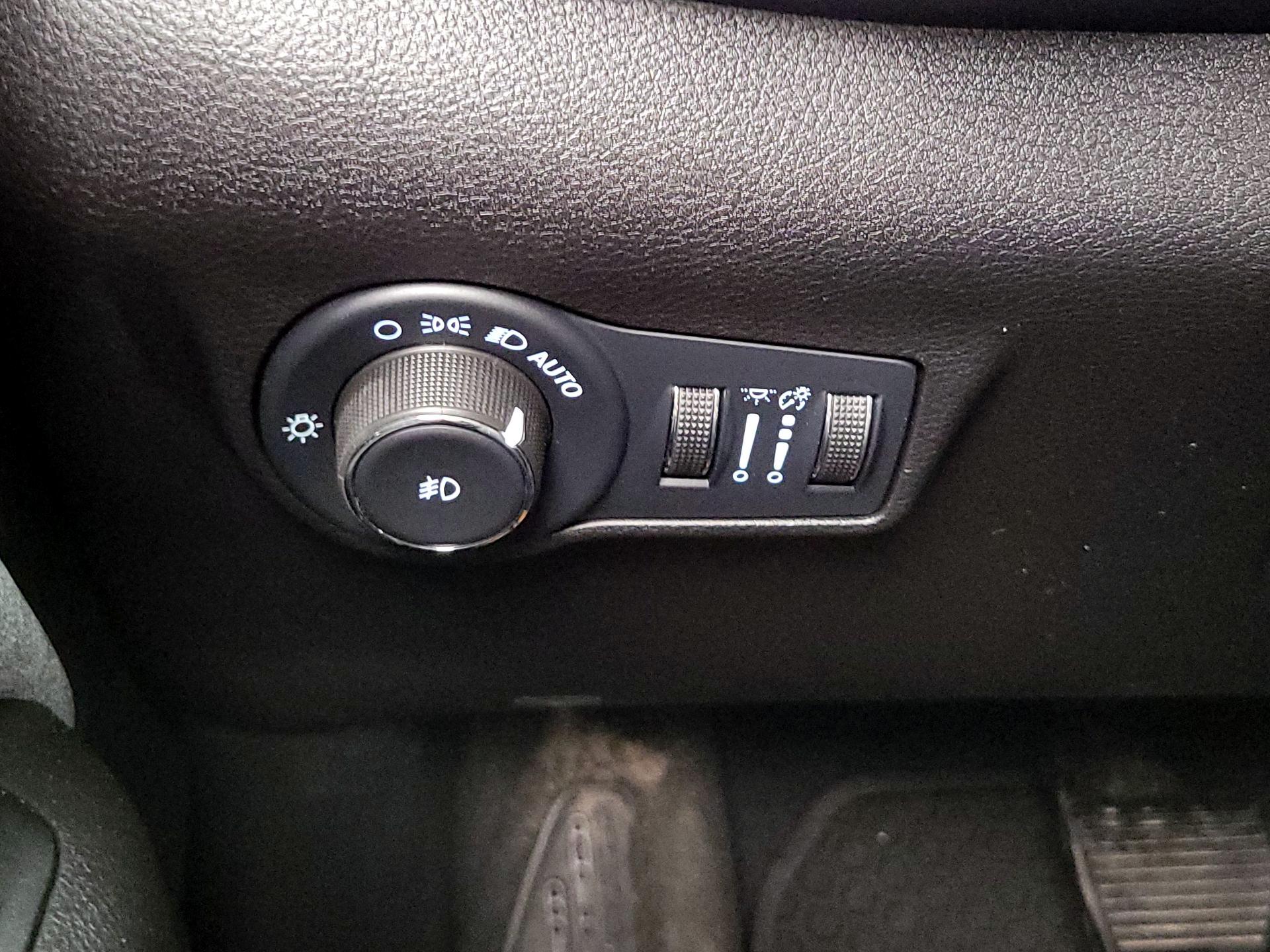Thumbnail: 2022 Jeep Compass - 13