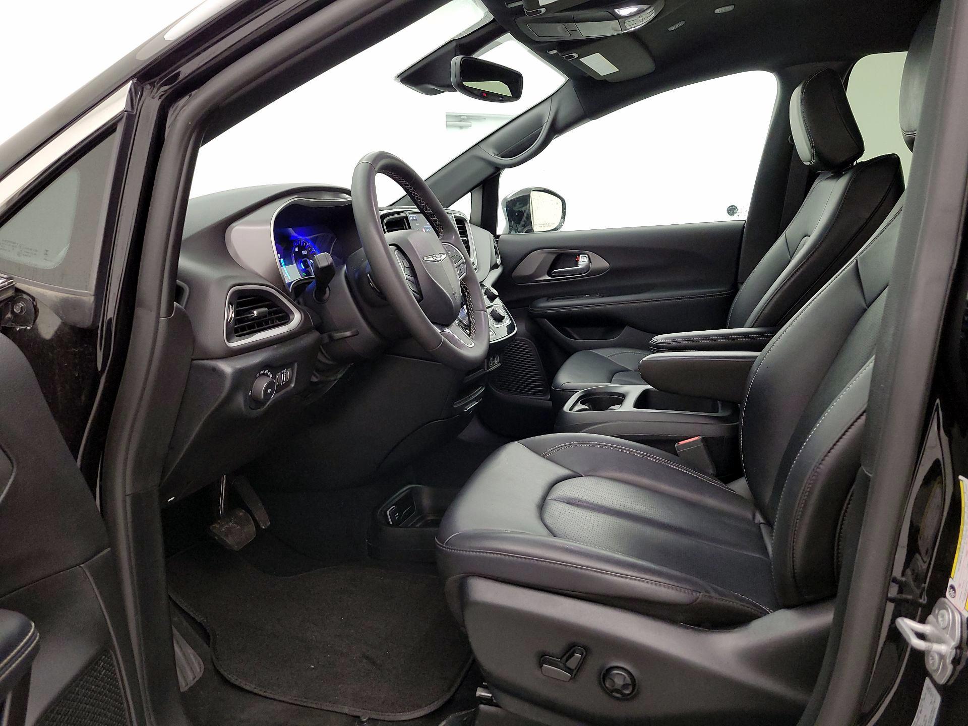 Thumbnail: 2025 Chrysler Pacifica - 11