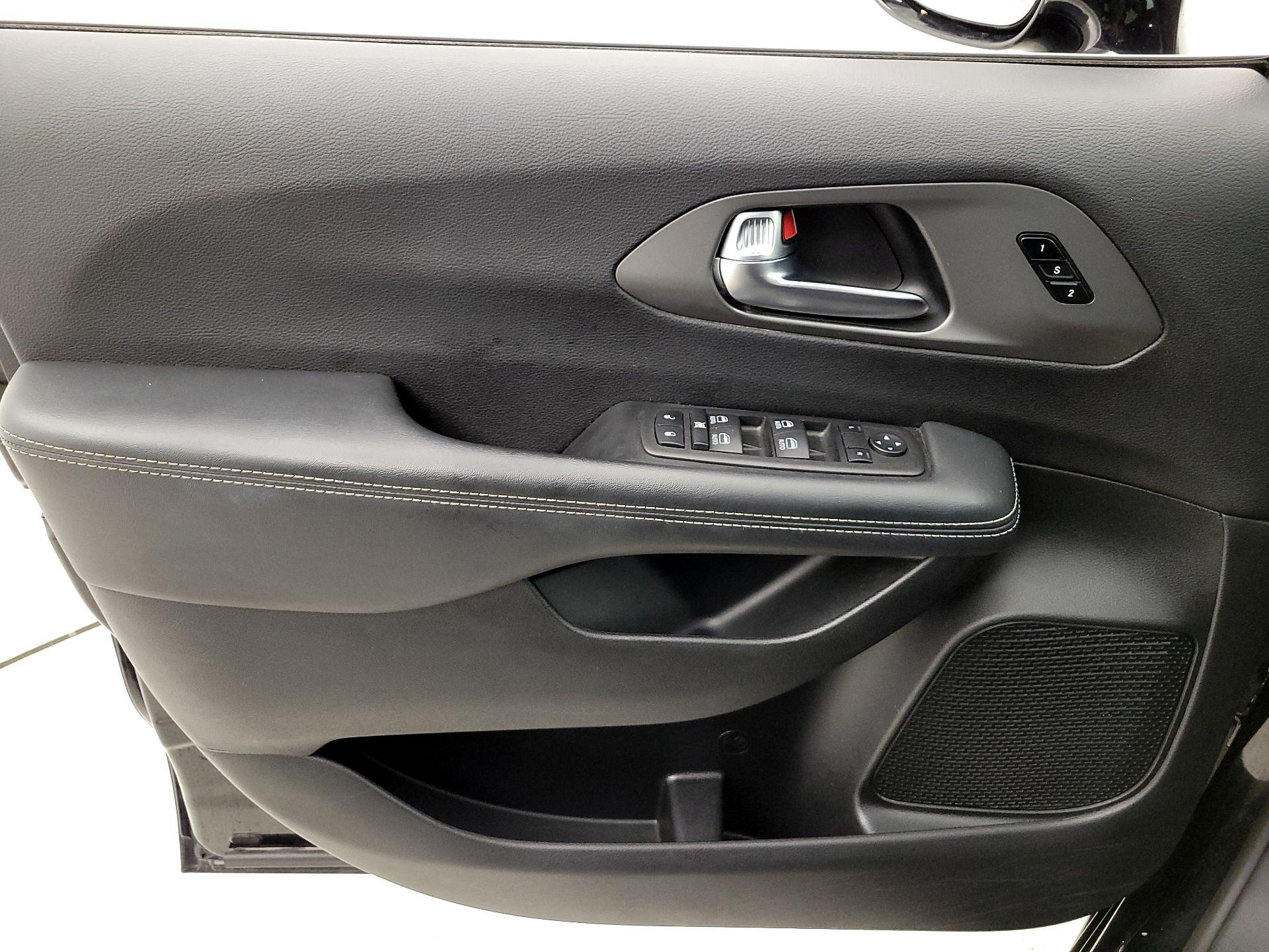 Thumbnail: 2025 Chrysler Pacifica - 12