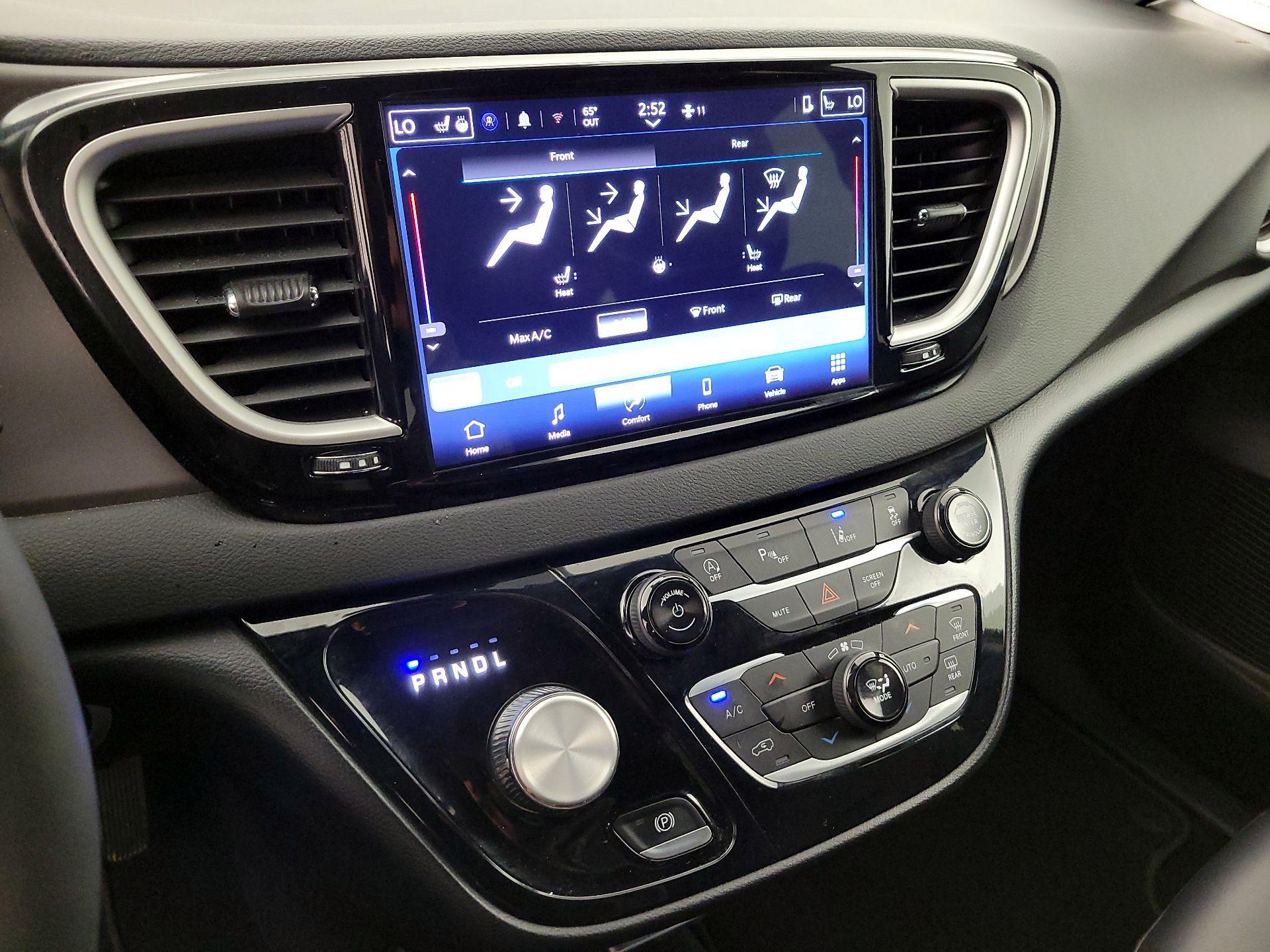 Thumbnail: 2025 Chrysler Pacifica - 16