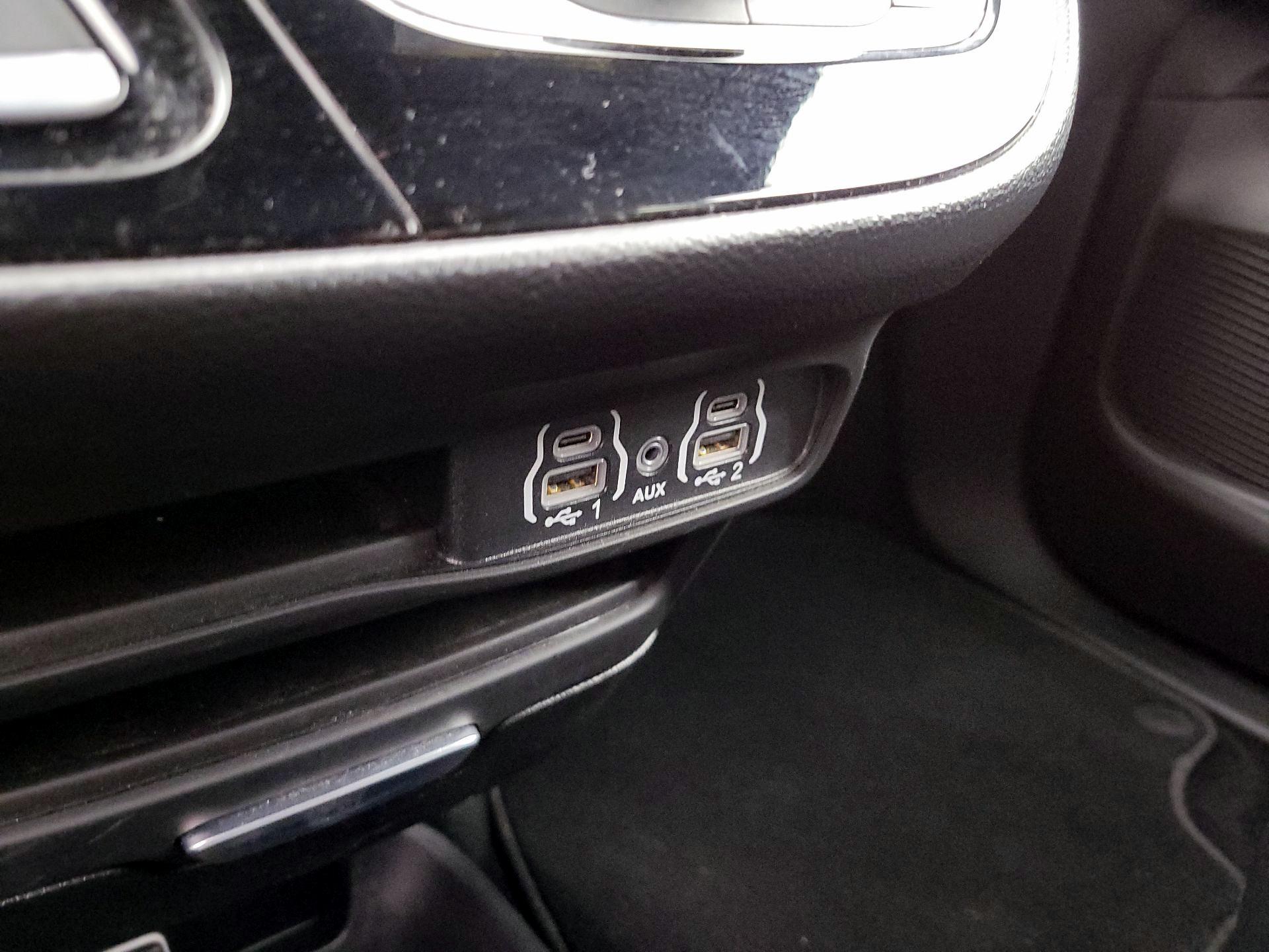 Thumbnail: 2025 Chrysler Pacifica - 18