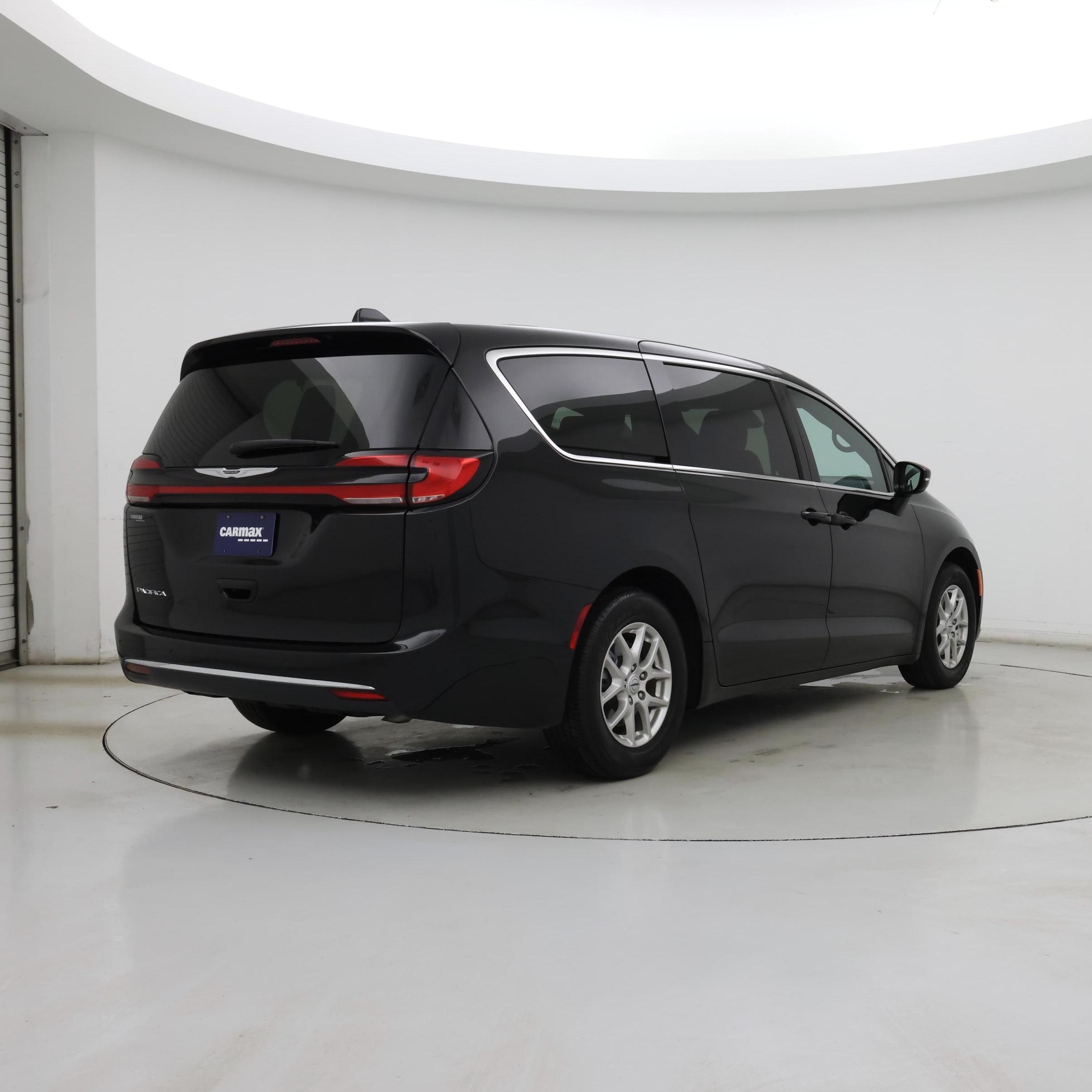 Thumbnail: 2025 Chrysler Pacifica - 8