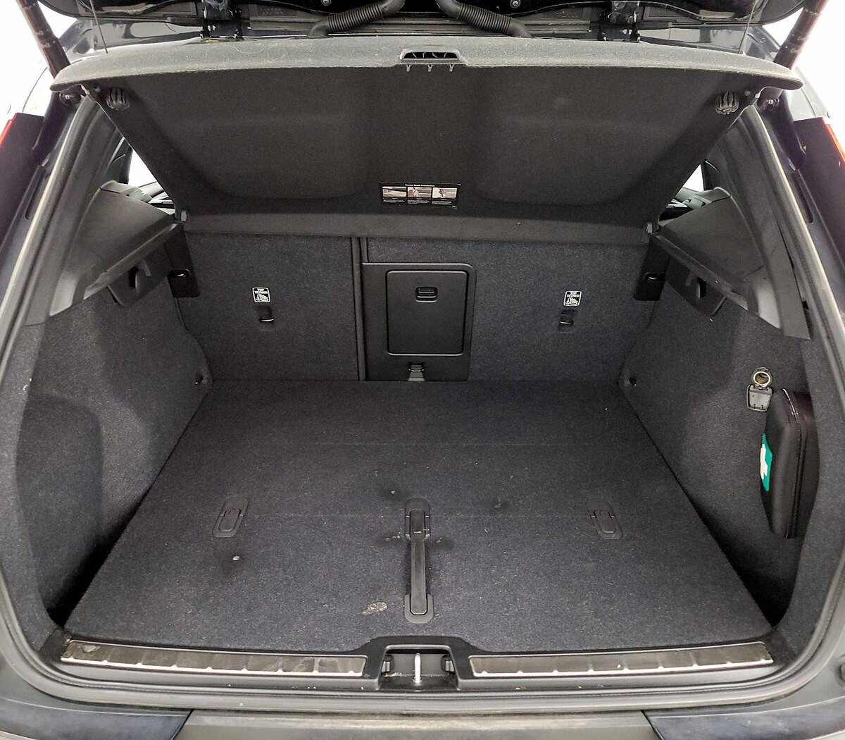 Trunk/Cargo (Seats Up)