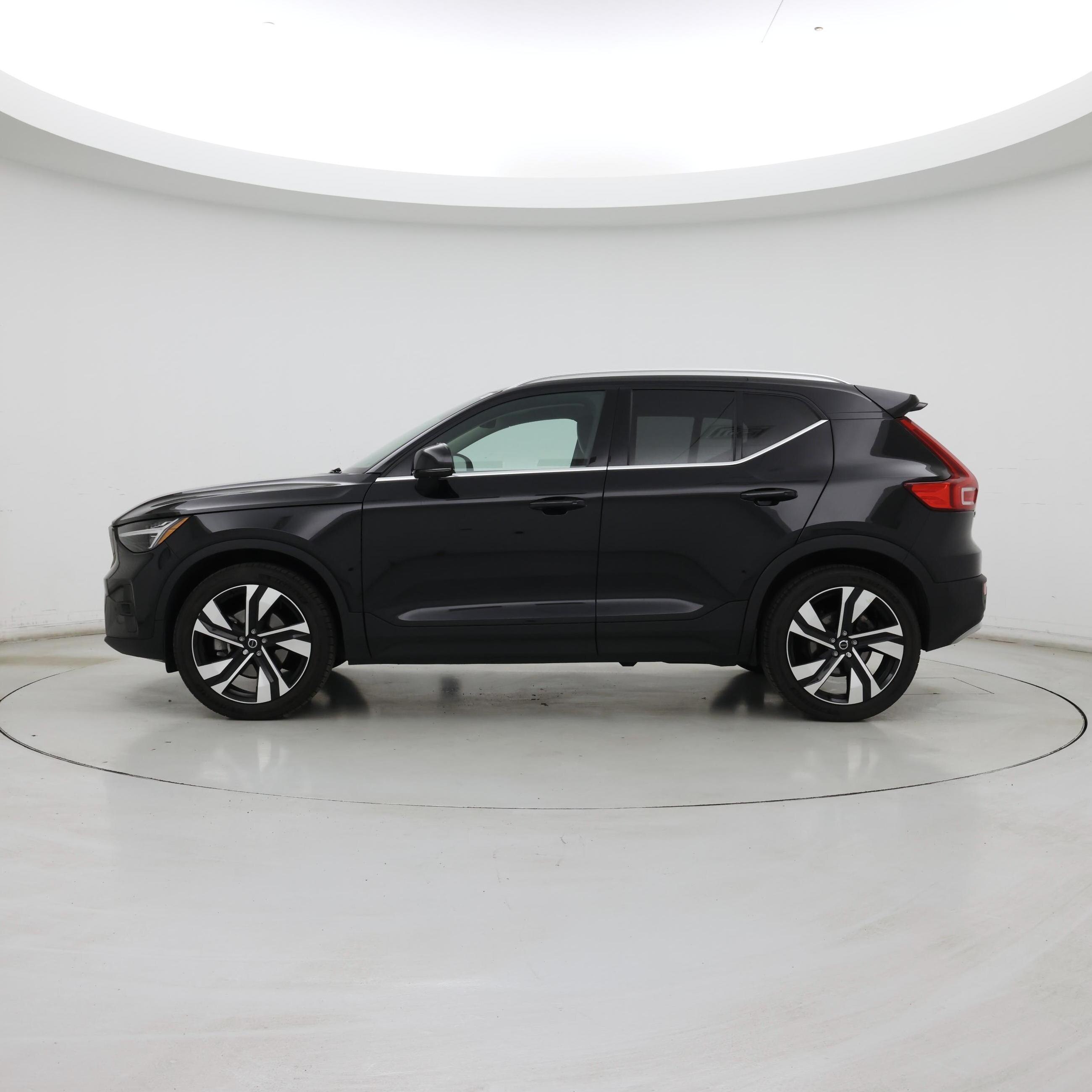 Thumbnail: 2024 Volvo XC40 - 3